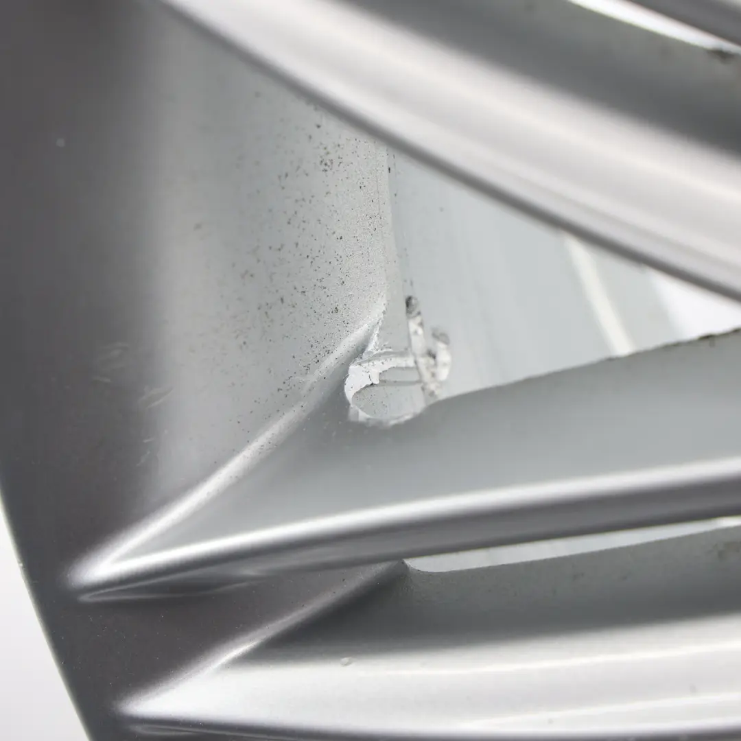 Felga Aluminiowa Srebrna 17" 7J ET:47 do BMW E81 E87 o numerze 8036937 BMW E81 E87 Felga Aluminiowa Srebrna 17" 7J ET:47 - SKU 8036937-6 - Numer Części 8036937