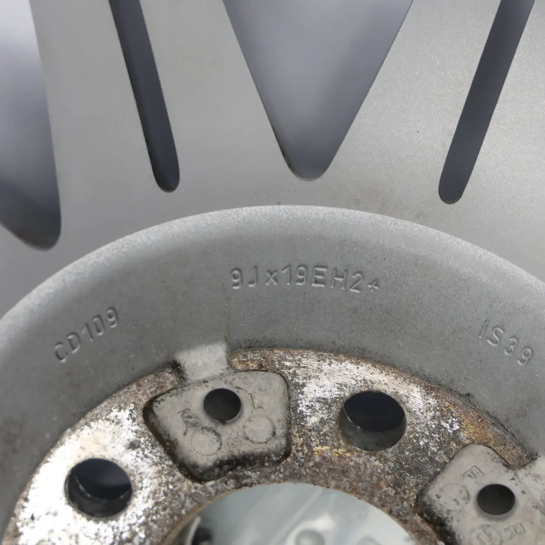 Hinten Alu Felge Alufelge 19" M Double Spoke 225 9J ET:39 für BMW E90 E91 E92 mit Teilenummer 8037142 BMW E90 E91 E92 Hinten Alu Felge Alufelge 19" M Double Spoke 225 9J ET:39 - SKU 8037142-1 - Teilenummer 8037142