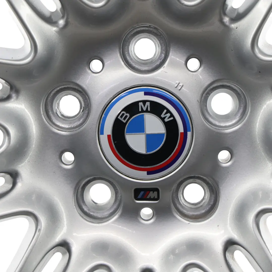 Tylna Felga Aluminiowa 19" 9J ET:39 do BMW E90 o numerze 8037142 BMW E90 Tylna Felga Aluminiowa 19" 9J ET:39 - SKU 8037142-1 - Numer Części 8037142