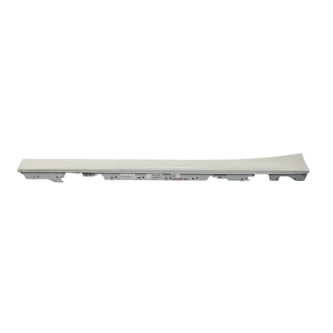 Listello Portiera Gonna SX Alpinweiss Alpino Bianco - 300 per BMW F21 F22 con numero di parte 8056817 BMW F21 F22 Listello Portiera Gonna SX Alpinweiss Alpino Bianco - 300 - SKU 8056817-AW - Numero di parte 8056817
