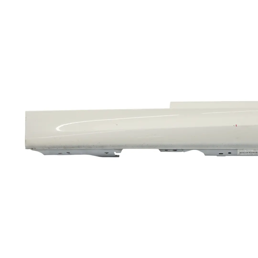 Listello Portiera Gonna SX Alpinweiss Alpino Bianco - 300 per BMW F21 F22 con numero di parte 8056817 BMW F21 F22 Listello Portiera Gonna SX Alpinweiss Alpino Bianco - 300 - SKU 8056817-AW - Numero di parte 8056817