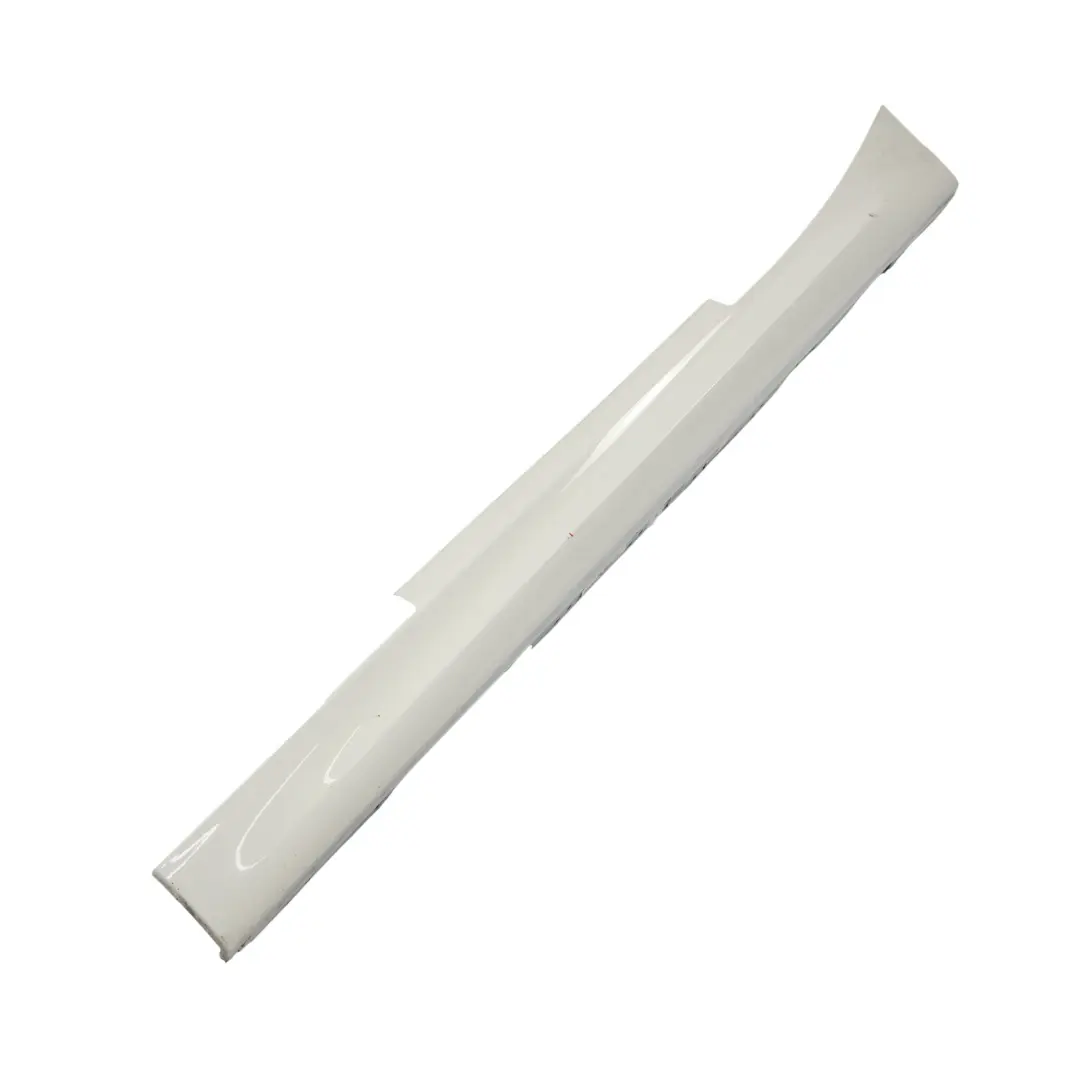 Listello Portiera Gonna SX Alpinweiss Alpino Bianco - 300 per BMW F21 F22 con numero di parte 8056817 BMW F21 F22 Listello Portiera Gonna SX Alpinweiss Alpino Bianco - 300 - SKU 8056817-AW - Numero di parte 8056817