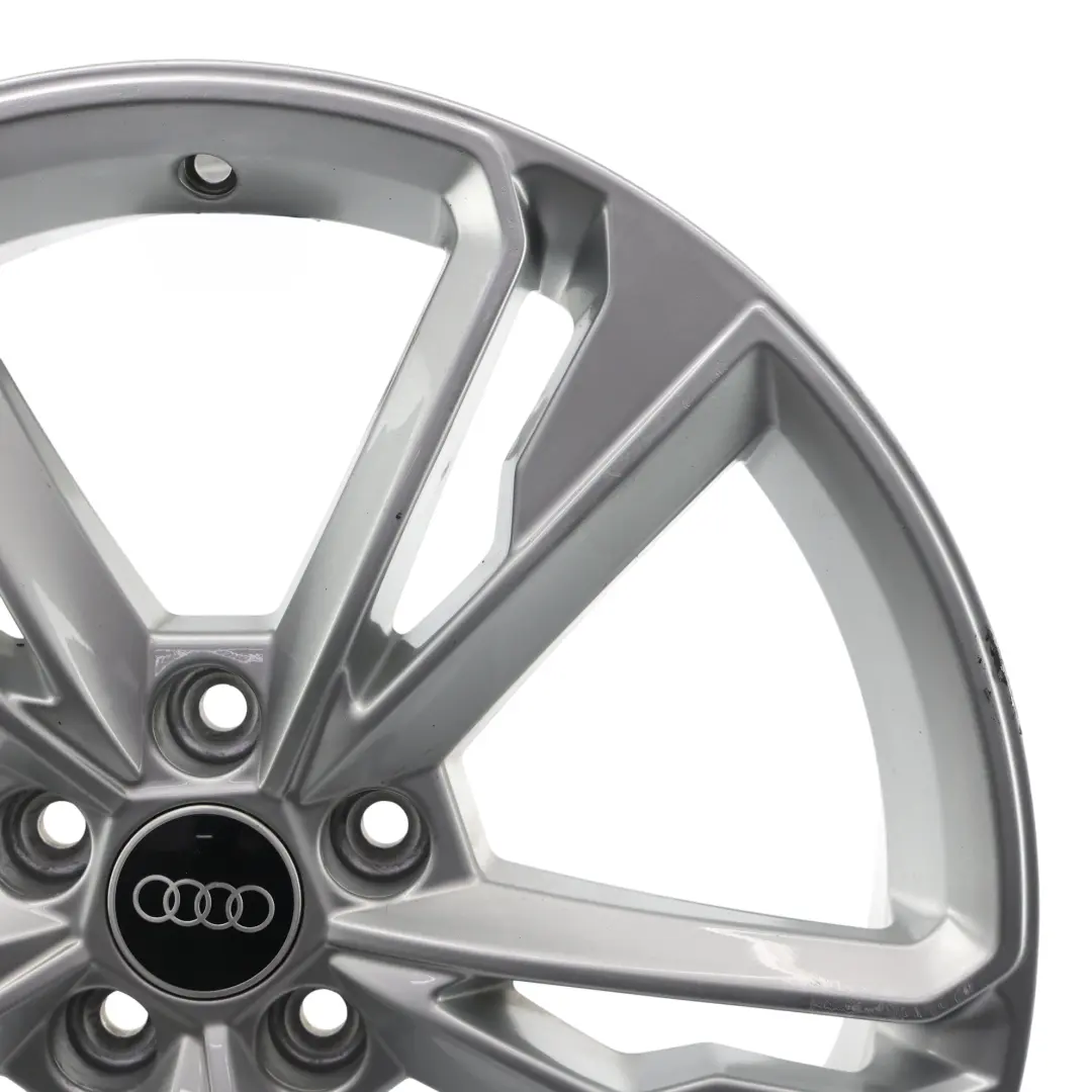 Silberne Leichtmetallfelge 19" 7J ET:43 für Audi Q3 F3 mit Teilenummer 83A601025M Audi Q3 F3 Silberne Leichtmetallfelge 19" 7J ET:43 - SKU 83A601025M-2 - Teilenummer 83A601025M