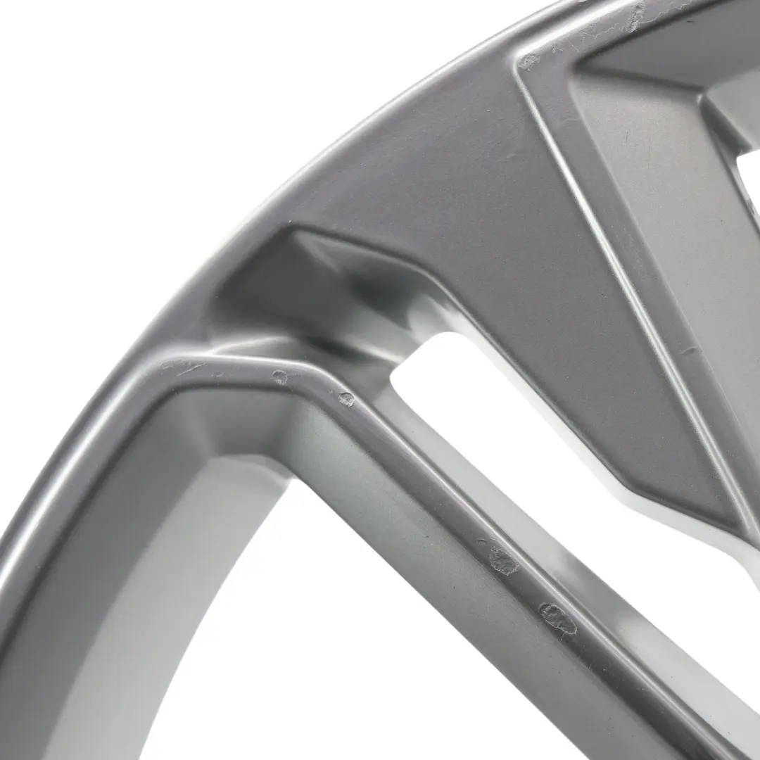 Jante En Alliage Argentée 19" 7J ET:43 pour Audi Q3 F3 à propos du numéro de pièce 83A601025M Audi Q3 F3 Jante En Alliage Argentée 19" 7J ET:43 - SKU 83A601025M-2 - Numéro de pièce 83A601025M