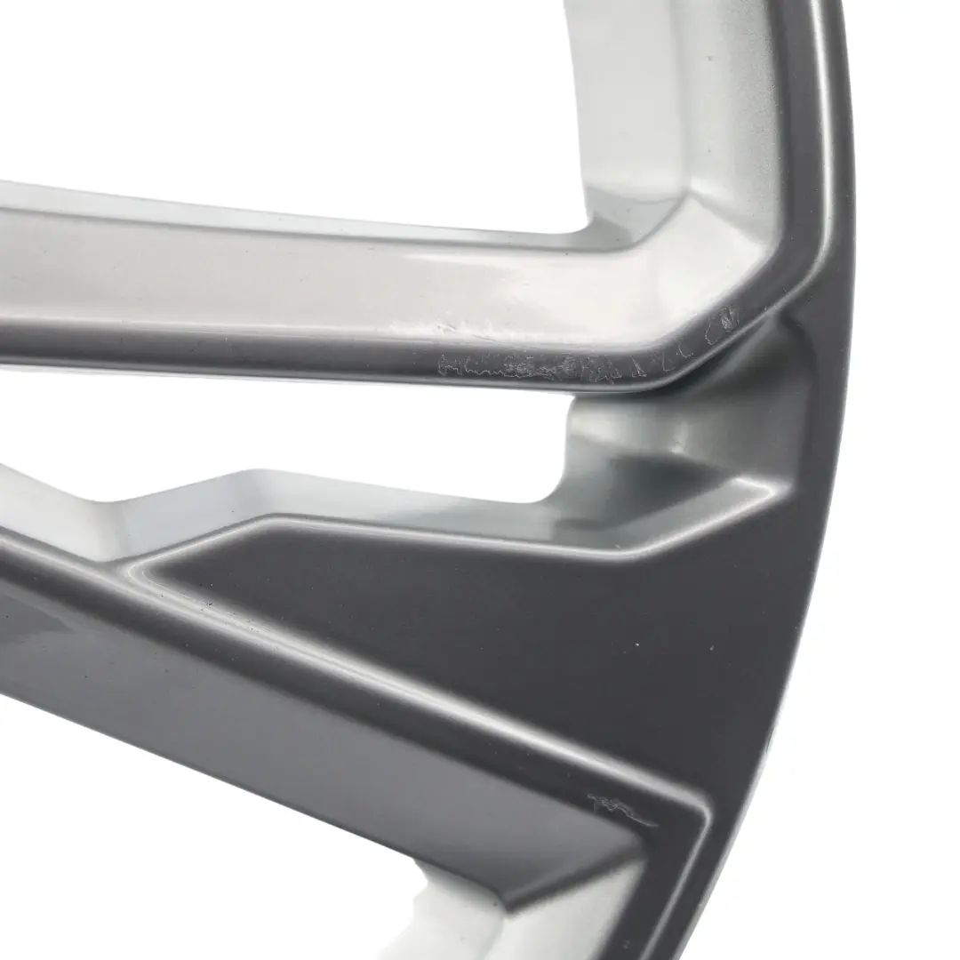 Jante En Alliage Argentée 19" 7J ET:43 pour Audi Q3 F3 à propos du numéro de pièce 83A601025M Audi Q3 F3 Jante En Alliage Argentée 19" 7J ET:43 - SKU 83A601025M-2 - Numéro de pièce 83A601025M