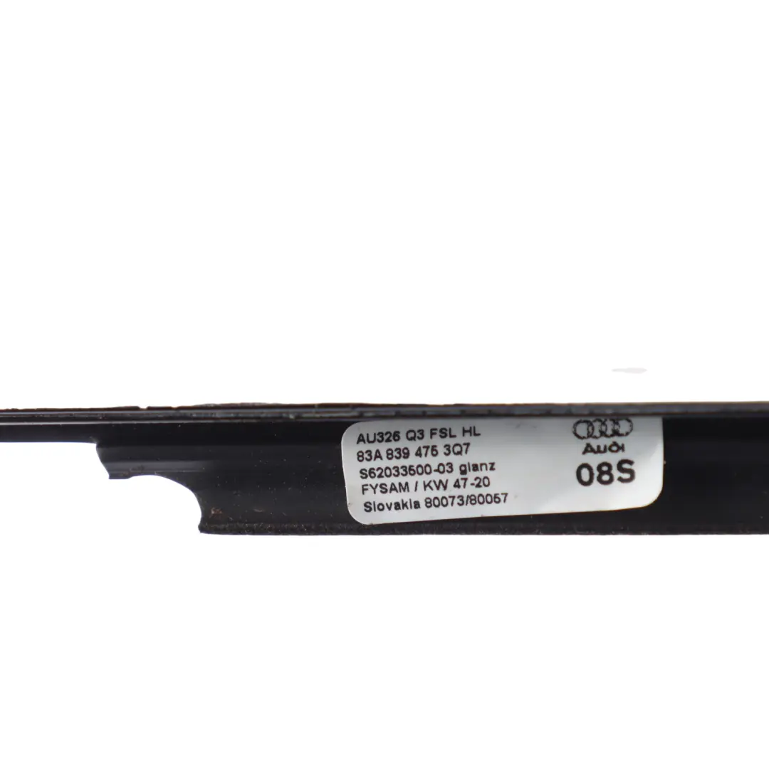 Listwa Zgarniająca Szyby Tylnych Drzwi Lewa Aluminium do Audi Q3 F3 o numerze 83A839475 Audi Q3 F3 Listwa Zgarniająca Szyby Tylnych Drzwi Lewa Aluminium - SKU 83A839475 - Numer Części 83A839475