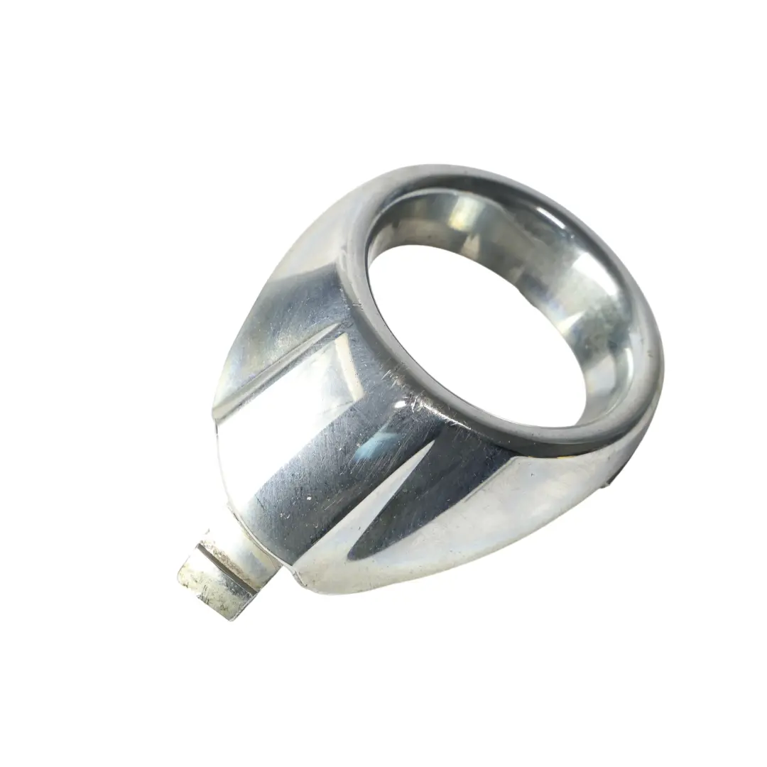 Ramka Lampy Przeciwmgielnej Przód Prawo do Ford Fiesta Mk7 o numerze 8A61-15A222-C Ford Fiesta Mk7 Ramka Lampy Przeciwmgielnej Przód Prawo - SKU 8A61-15A222-C - Numer Części 8A61-15A222-C