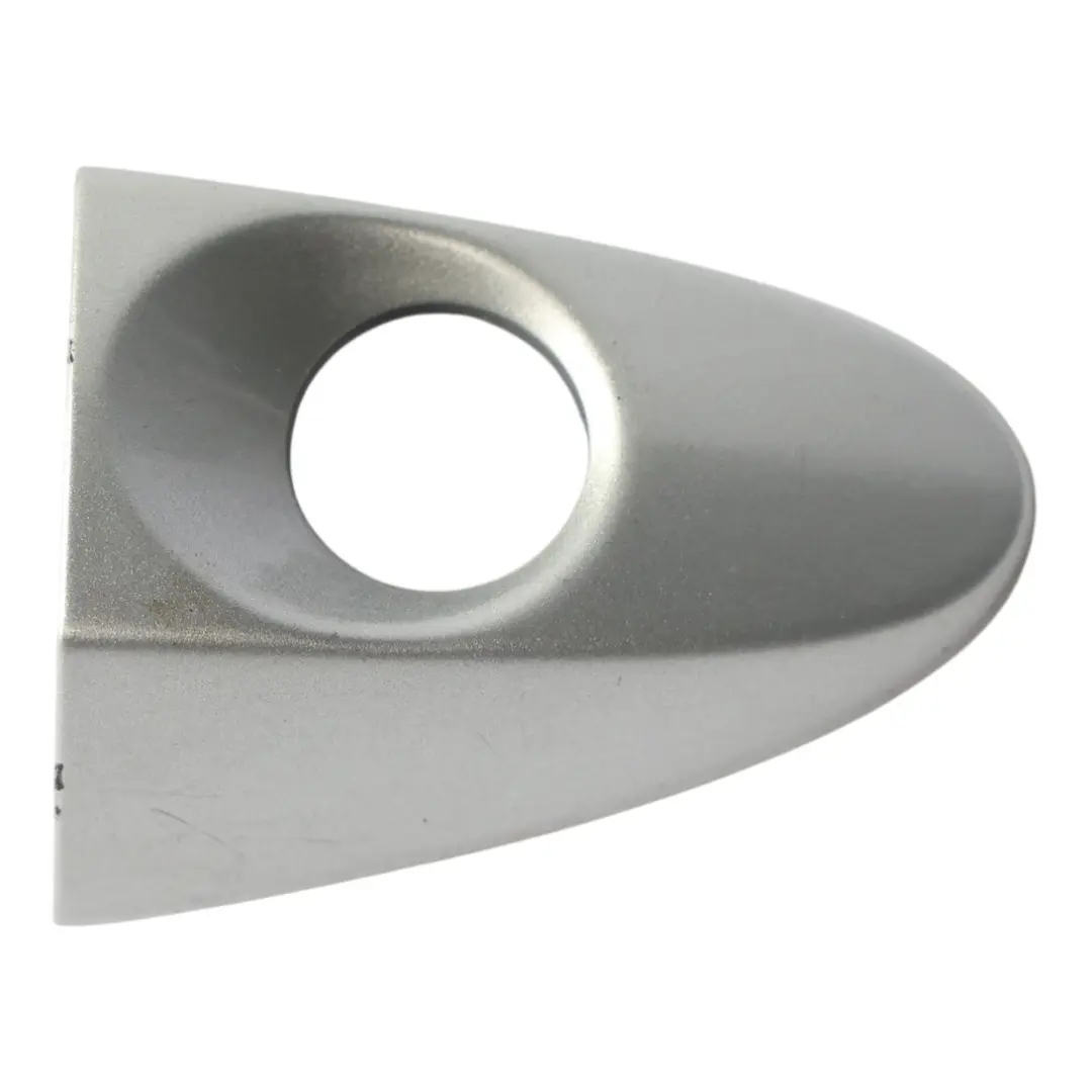 Embellecedor Tirador Puerta Lado Conductor Moondust Silver - ZJ para Ford Fiesta Mk7 con número de pieza 8A61-A218A14-AE Ford Fiesta Mk7 Embellecedor Tirador Puerta Lado Conductor Moondust Silver - ZJ - SKU 8A61-A218A14-AE-MDS - Número de pieza 8A61-A218A14-AE