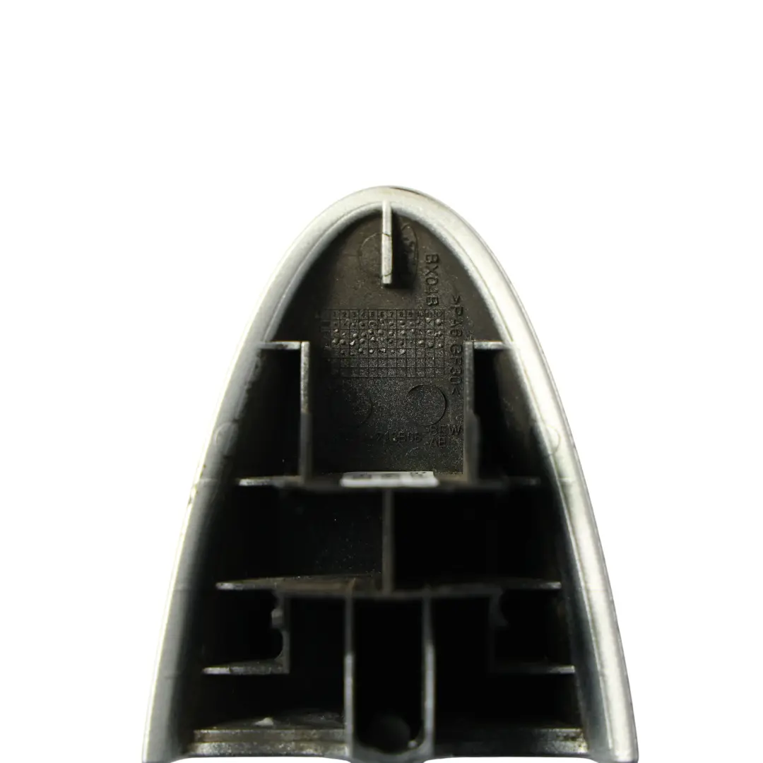 Ford Fiesta Mk7 Empuñadura Exterior De Puerta Tapa Final Moondust Silver-ZJ - SKU 8A61-A218B08-AE-MDS - Número de pieza 8A61-A218B08-AE