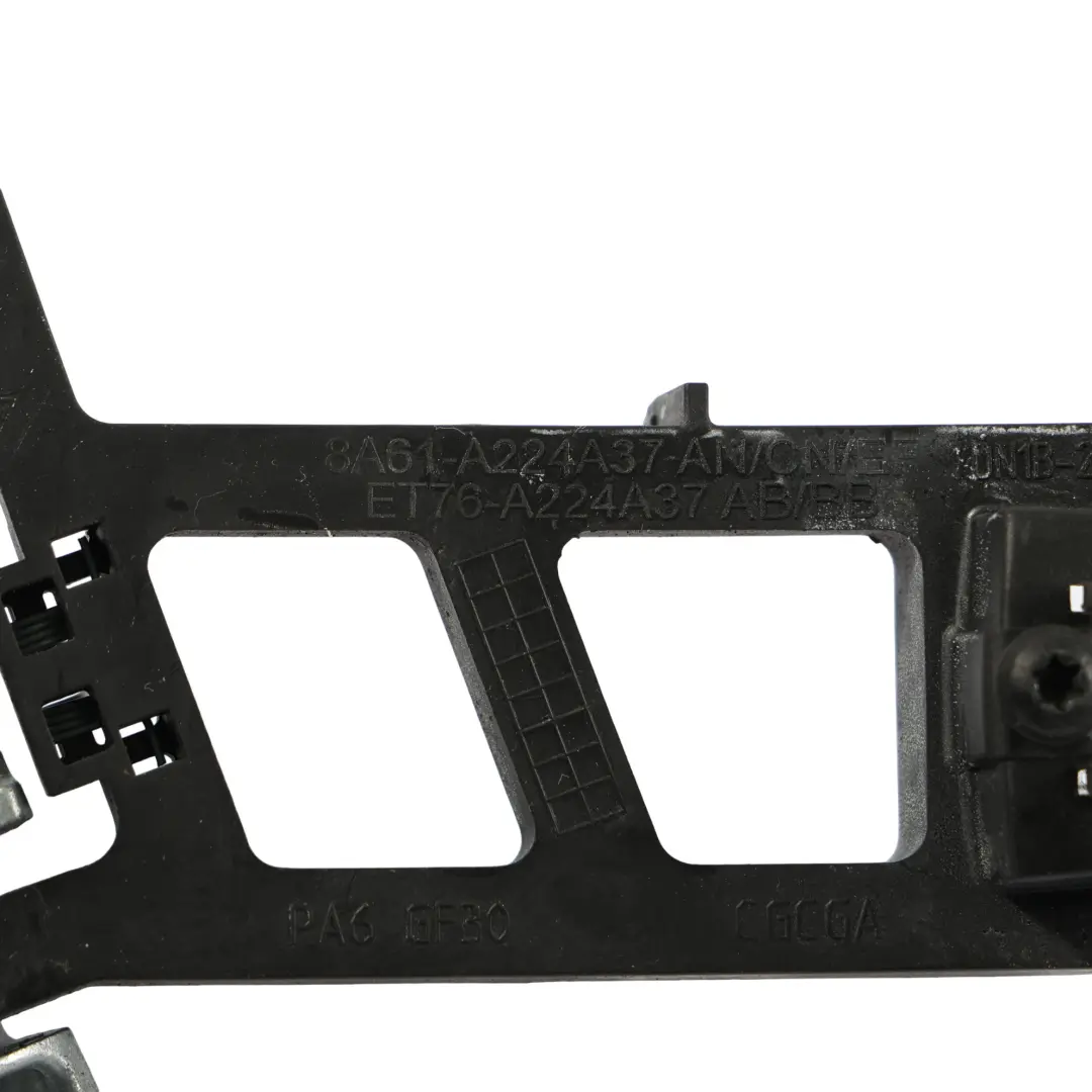 Soporte De Manija De Puerta Delantera Izquierda para Ford Fiesta Mk7 con número de pieza 8A61-A224A37-AN Ford Fiesta Mk7 Soporte De Manija De Puerta Delantera Izquierda - SKU 8A61-A224A37-AN - Número de pieza 8A61-A224A37-AN