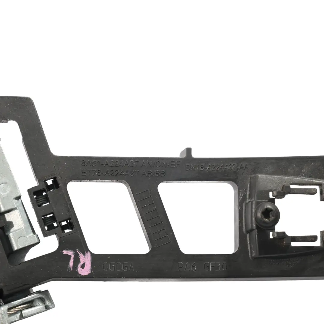 Ford Fiesta Mk7 Puerta Manija Soporte Base Trasera Izquierda - SKU 8A61-A224A37-EF - Número de pieza 8A61-A224A37-EF