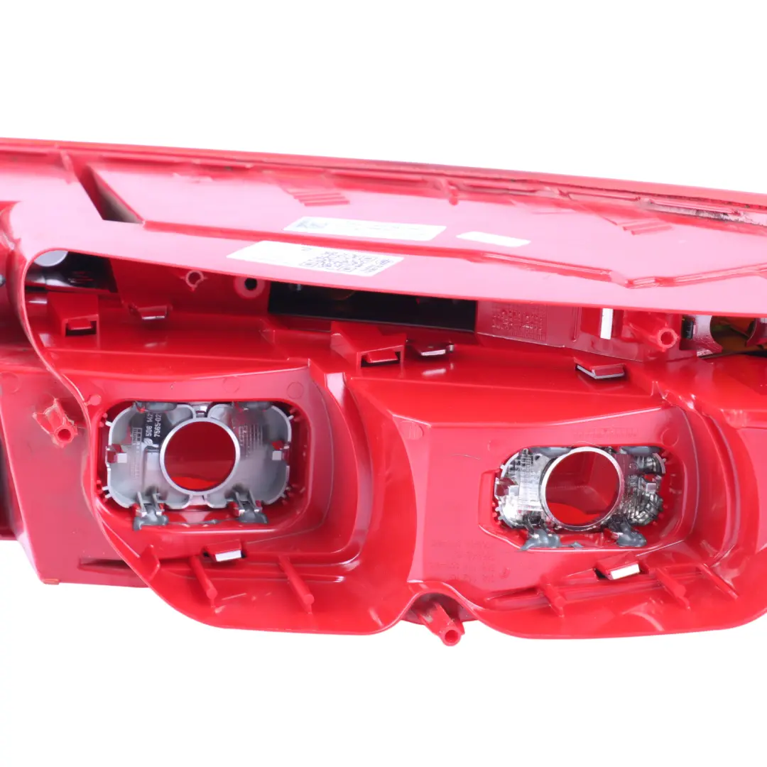 Fanale Posteriore Destro Coperchio Bagagliaio per Audi TT 8J con numero di parte 8J0945096B Audi TT 8J Fanale Posteriore Destro Coperchio Bagagliaio - SKU 8J0945096B-2 - Numero di parte 8J0945096B