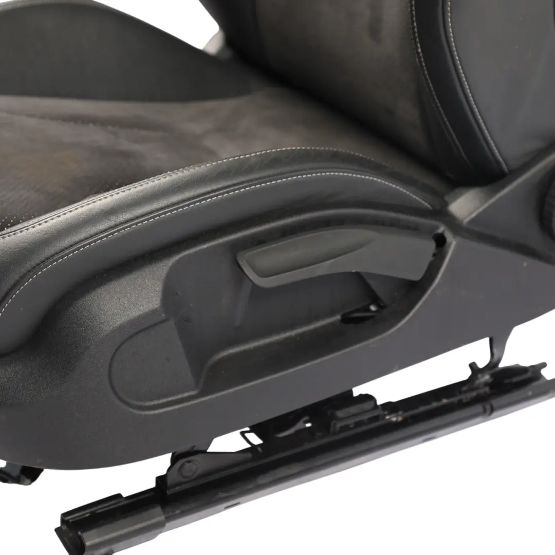 Sedile Anteriore Sinistro S-Line Pelle Alcantara Nero Argento per Audi TT 8J con numero di parte 8J8881805T Audi TT 8J Sedile Anteriore Sinistro S-Line Pelle Alcantara Nero Argento - SKU 8J8881805T-1 - Numero di parte 8J8881805T