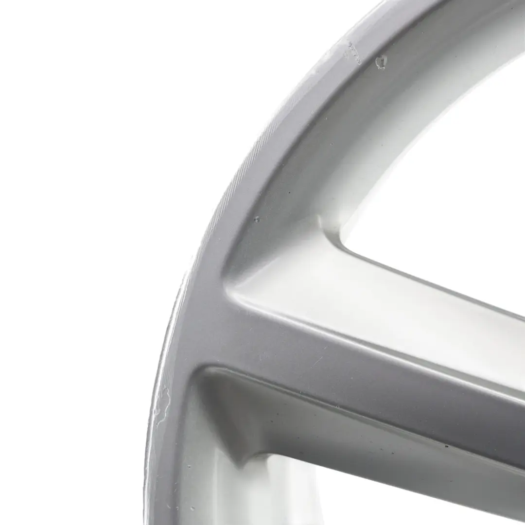 Felga Aluminiowa Srebrna 18" ET:47 8J Star Spoke do Audi A4 B8 o numerze 8K0601025Q Audi A4 B8 Felga Aluminiowa Srebrna 18" ET:47 8J Star Spoke - SKU 8K0601025Q-2 - Numer Części 8K0601025Q