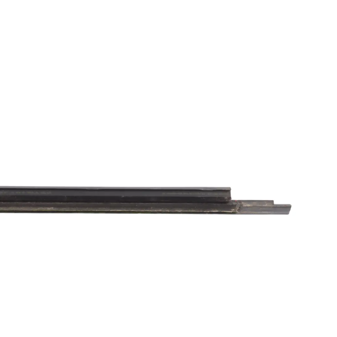 Ventana Bien Recorte Cubierta Panel Trasero Derecho para Audi A4 B8 2008 con número de pieza 8K0853764E Audi A4 B8 2008 Ventana Bien Recorte Cubierta Panel Trasero Derecho - SKU 8K0853764E - Número de pieza 8K0853764E