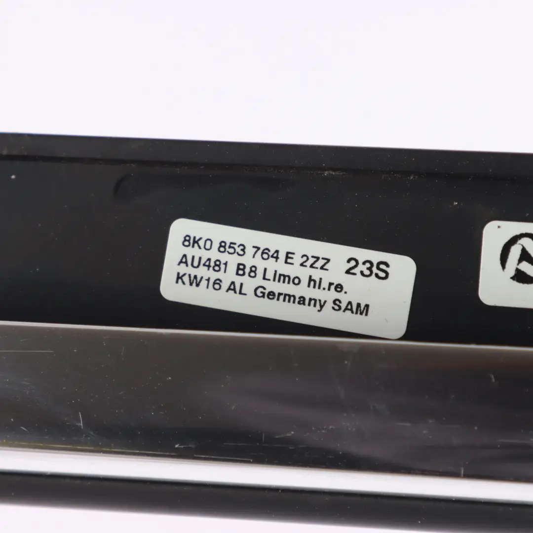 Listwa Zgarniająca Drzwi Prawa Tył do Audi A4 B8 2008 o numerze 8K0853764E Audi A4 B8 2008 Listwa Zgarniająca Drzwi Prawa Tył - SKU 8K0853764E - Numer Części 8K0853764E