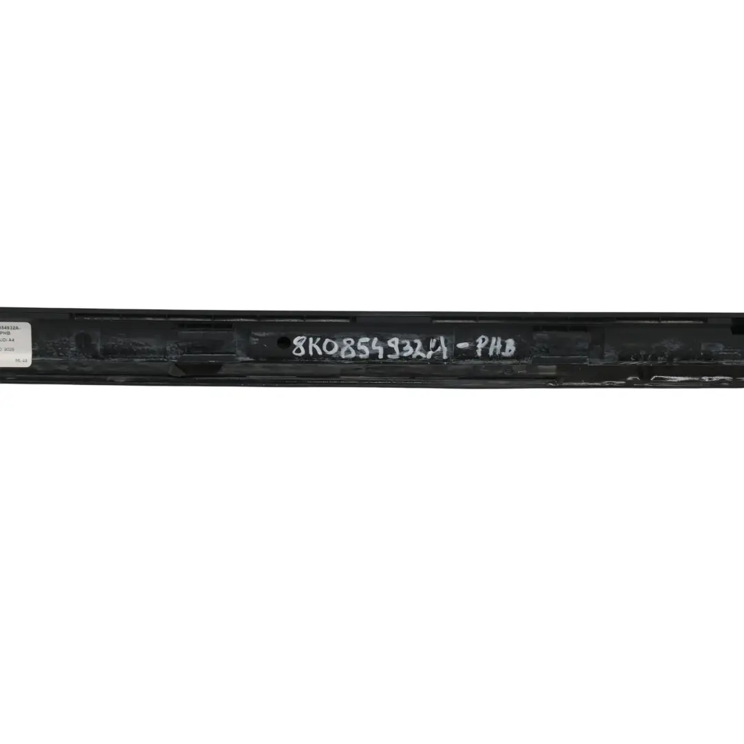 Striscia Per Minigonne Laterali Destra Phantom Black - Z9Y per Audi A4 S4 B8 con numero di parte 8K0854932A Audi A4 S4 B8 Striscia Per Minigonne Laterali Destra Phantom Black - Z9Y - SKU 8K0854932A-PHB - Numero di parte 8K0854932A