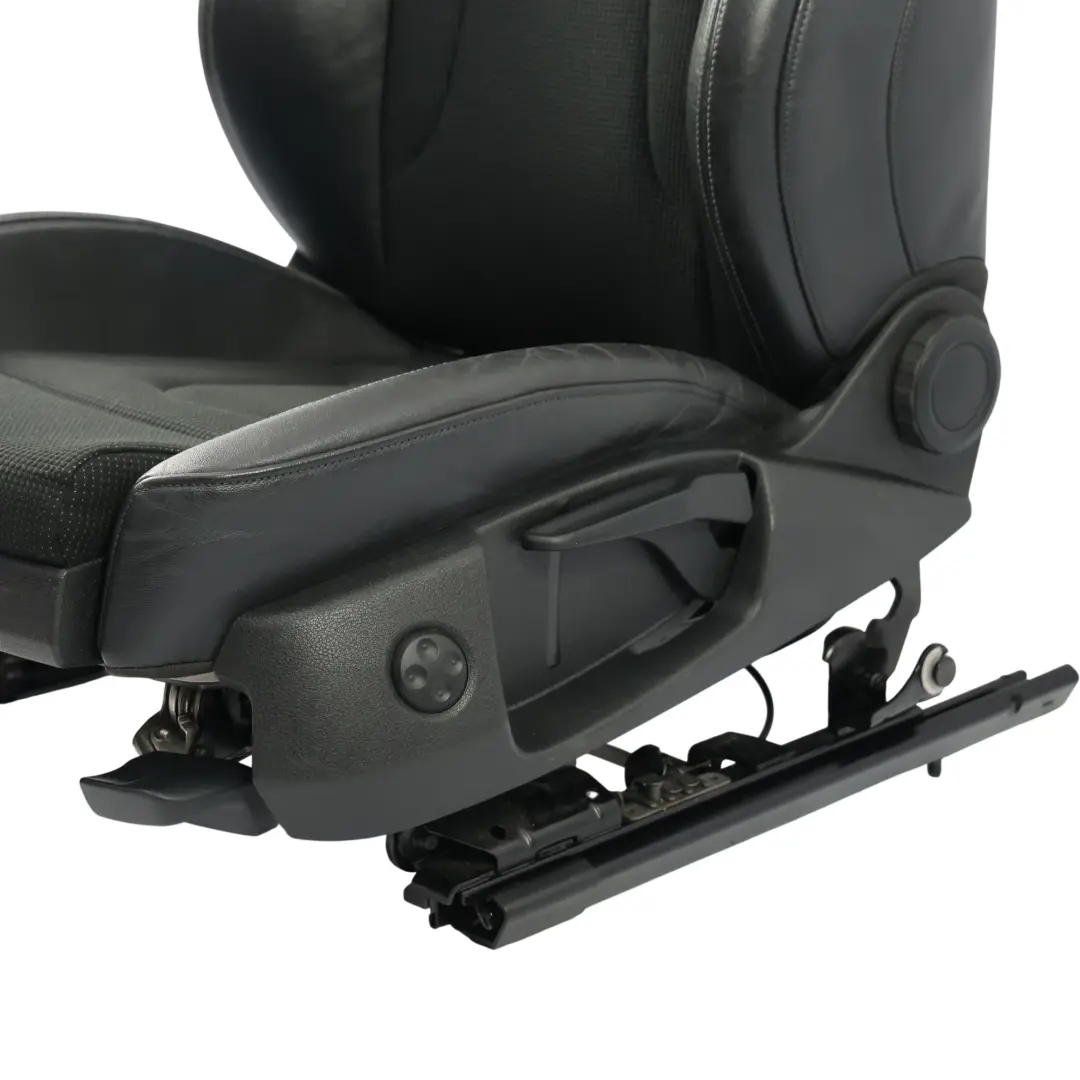 8K Sport Sedile Anteriore S-Line Mezza Pelle Nero Grigio Sinistro per Audi A4 B8 con numero di parte 8K0881805BG Audi A4 B8 8K Sport Sedile Anteriore S-Line Mezza Pelle Nero Grigio Sinistro - SKU 8K0881805BG - Numero di parte 8K0881805BG