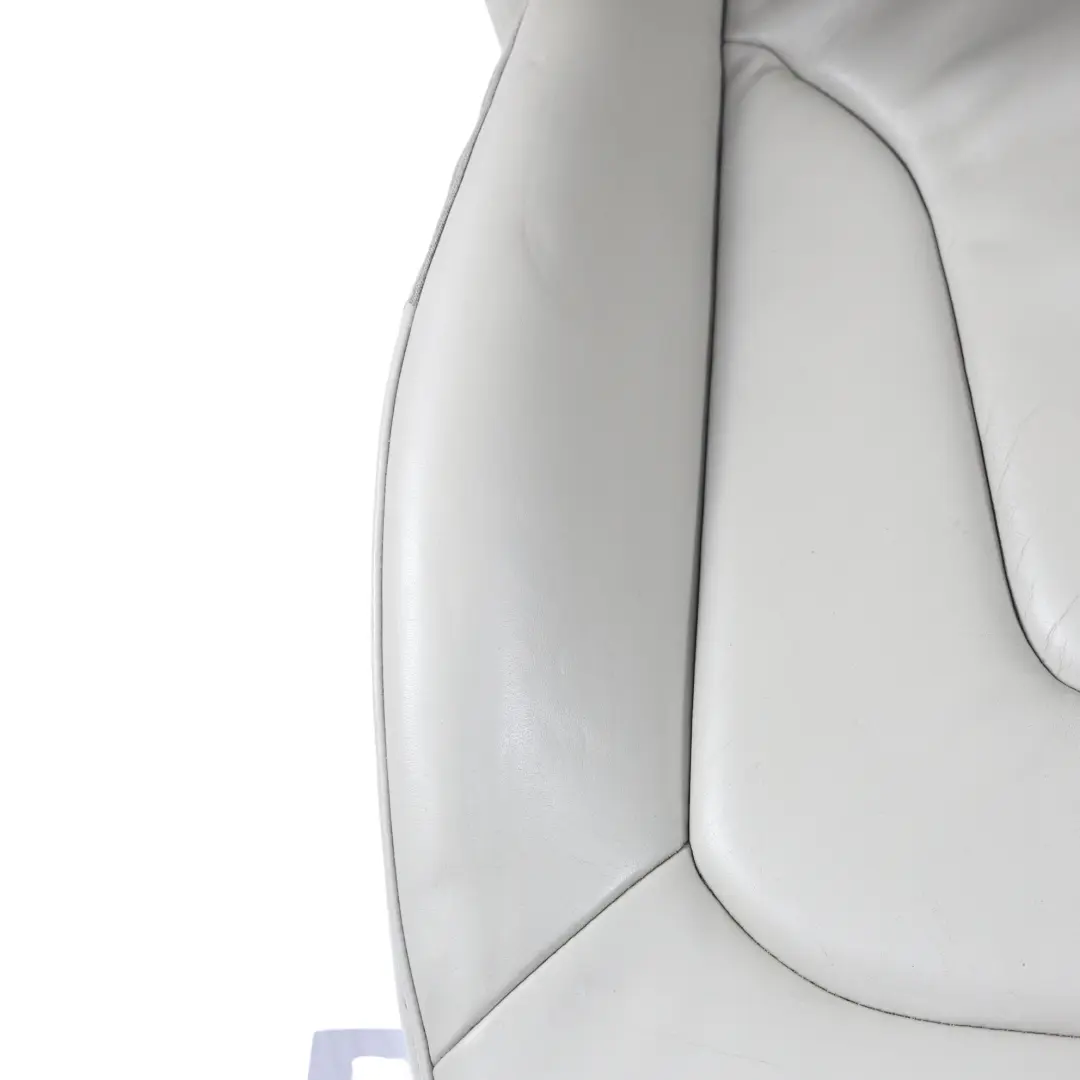Fotel Przedni Lewy Wnętrze Grzany Skórzany Jasno Szary do Audi A4 B8 o numerze 8K0881805D Audi A4 B8 Fotel Przedni Lewy Wnętrze Grzany Skórzany Jasno Szary - SKU 8K0881805D-1 - Numer Części 8K0881805D