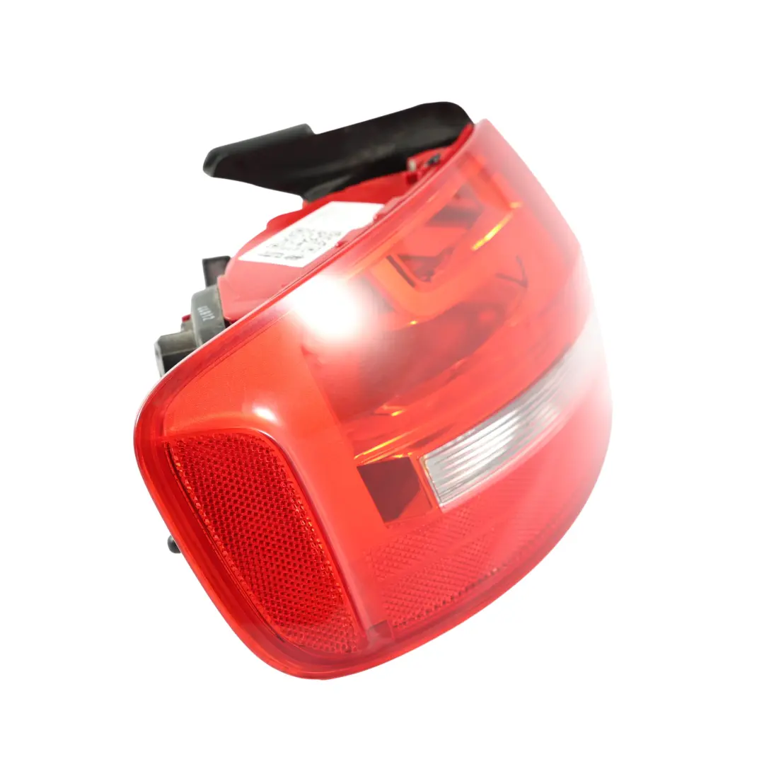 Audi A4 B8 Sedan Lampa Tylna Lewa Reflektor Boczny - SKU 8K5945095AA - Numer Części 8K5945095AA