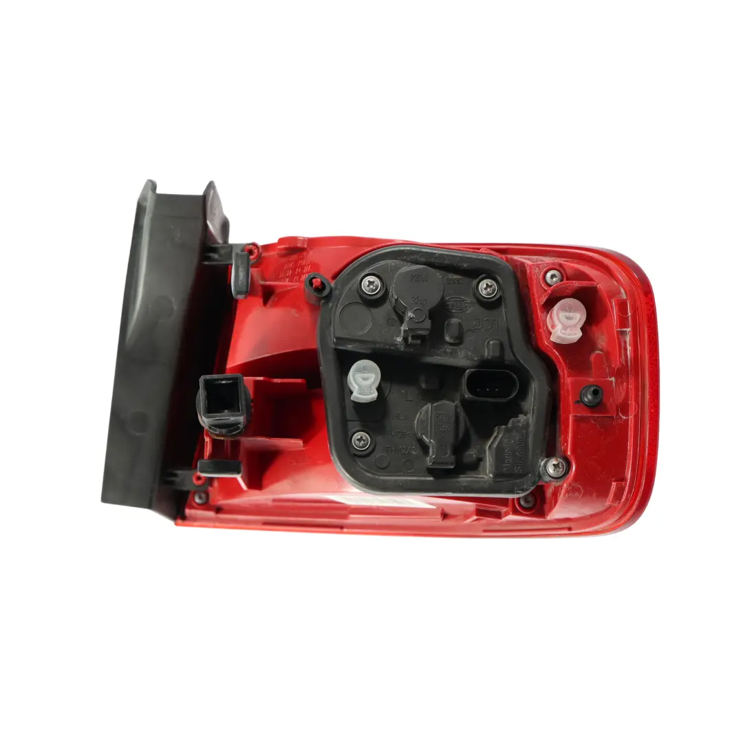 Audi A4 B8 Berlina Trasera Izquierda Luz Trasera Panel Lateral 8K5945095D - SKU 8K5945095AA - Número de pieza 8K5945095AA