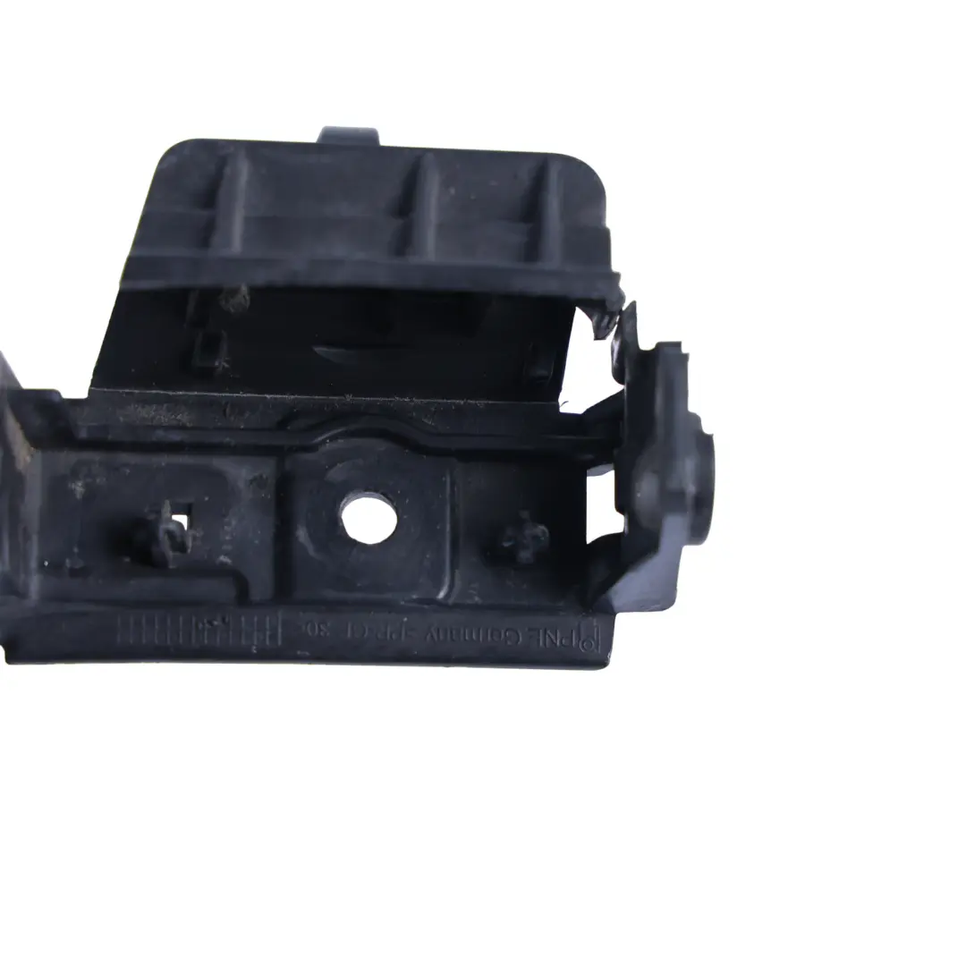 Uchwyt Ślizg Mocowanie Zderzaka Prawy Tył Tylny do Audi S4 B8 o numerze 8K9807890B Audi S4 B8 Uchwyt Ślizg Mocowanie Zderzaka Prawy Tył Tylny - SKU 8K9807890B - Numer Części 8K9807890B