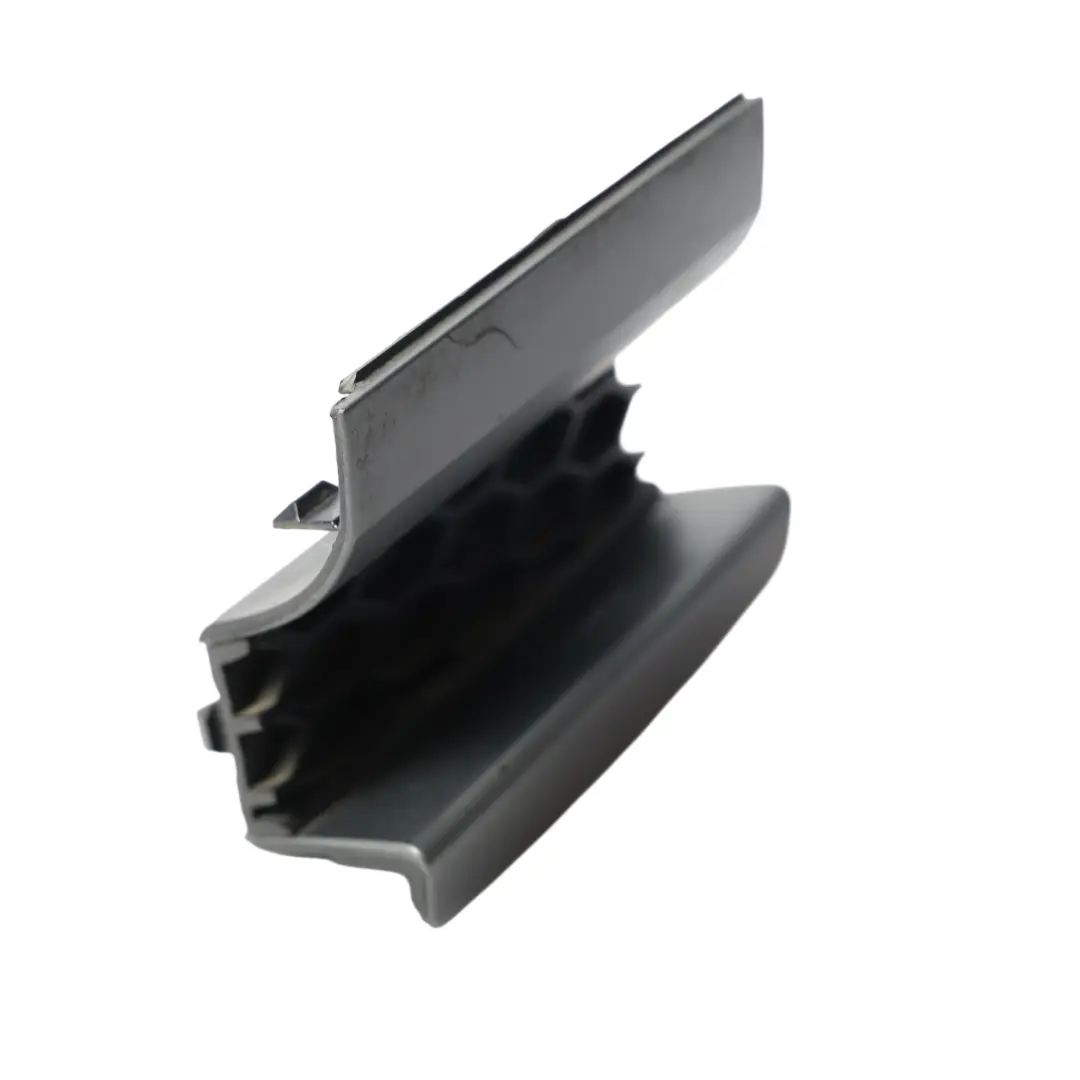 Parachoques Trasero Ojo Remolque Tapa Panel S-Line para Audi A3 8P con número de pieza 8P0807441B Audi A3 8P Parachoques Trasero Ojo Remolque Tapa Panel S-Line - SKU 8P0807441B - Número de pieza 8P0807441B