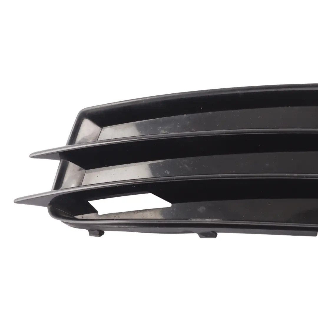 Nebelscheinwerfer Stoßstange Gitter Abdeckung Links für Audi A3 8P mit Teilenummer 8P0807681AF Audi A3 8P Nebelscheinwerfer Stoßstange Gitter Abdeckung Links - SKU 8P0807681AF - Teilenummer 8P0807681AF