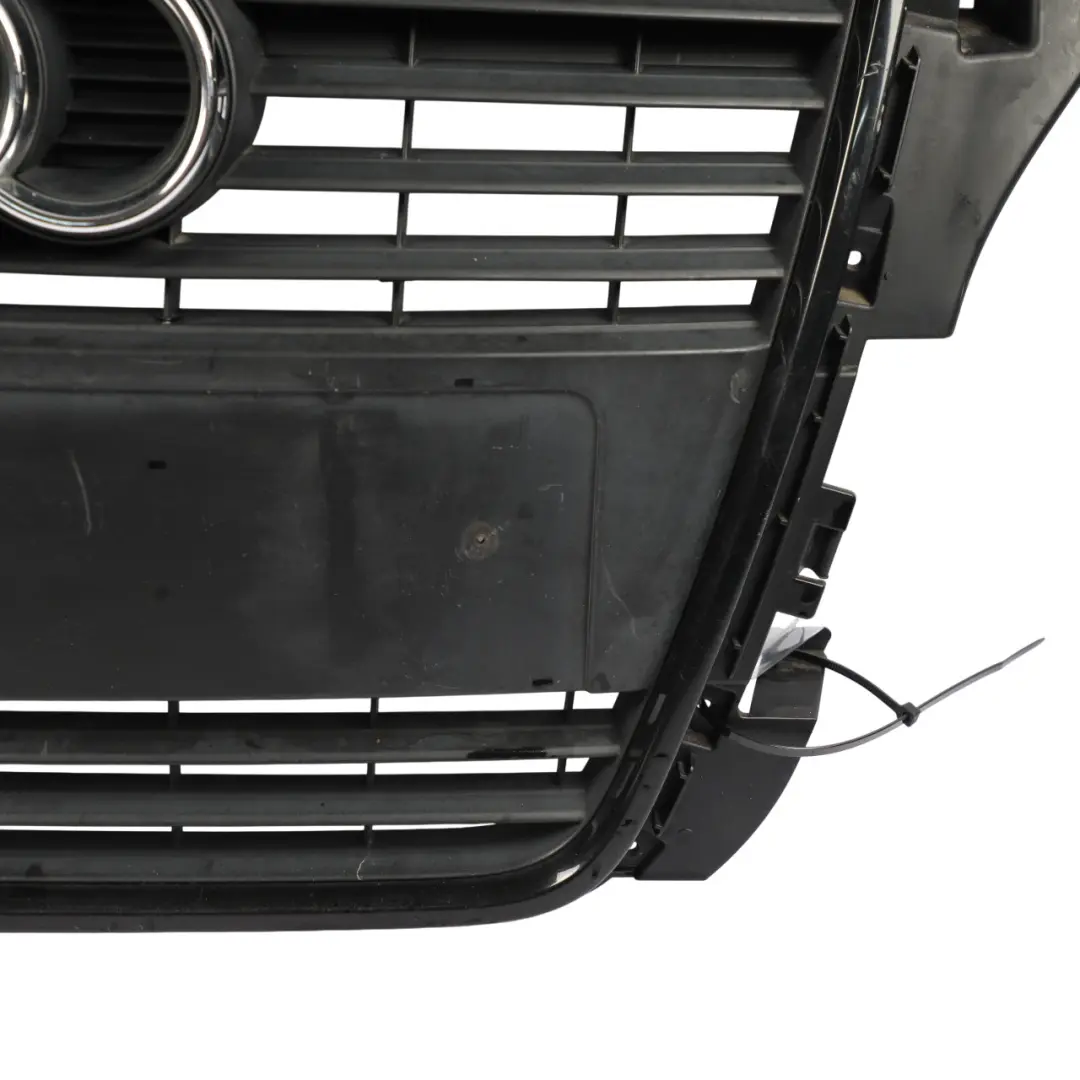 Centre Upper Front Grille Radiator Trim Cover Panel to Audi A3 8P with Part number 8P0853651H Audi A3 8P Centre Upper Front Grille Radiator Trim Cover Panel - SKU 8P0853651H - Part number 8P0853651H