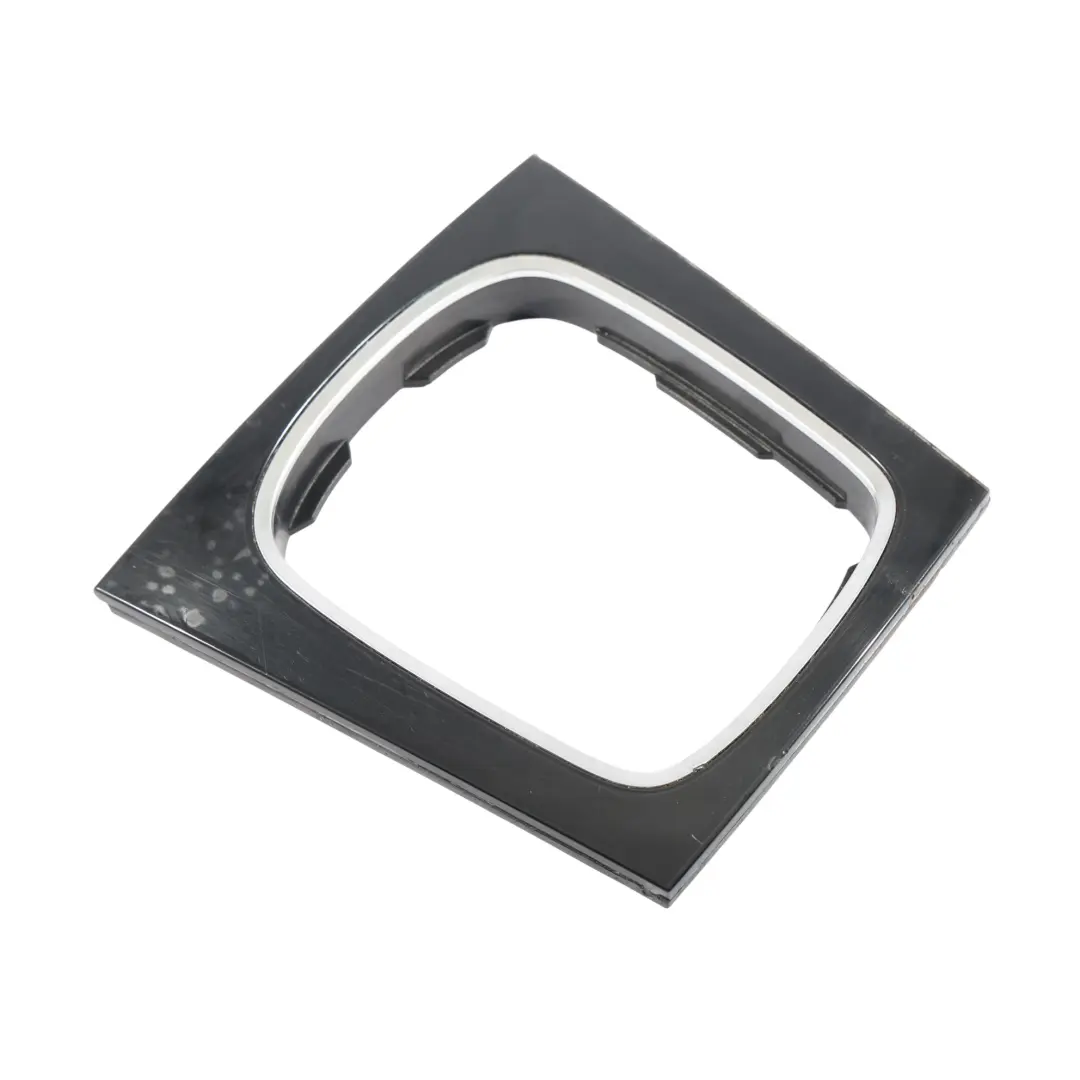 Pomello Leva Cambio Rivestimento Esterno per Audi A3 8P con numero di parte 8P0864261D Audi A3 8P Pomello Leva Cambio Rivestimento Esterno - SKU 8P0864261D-2 - Numero di parte 8P0864261D