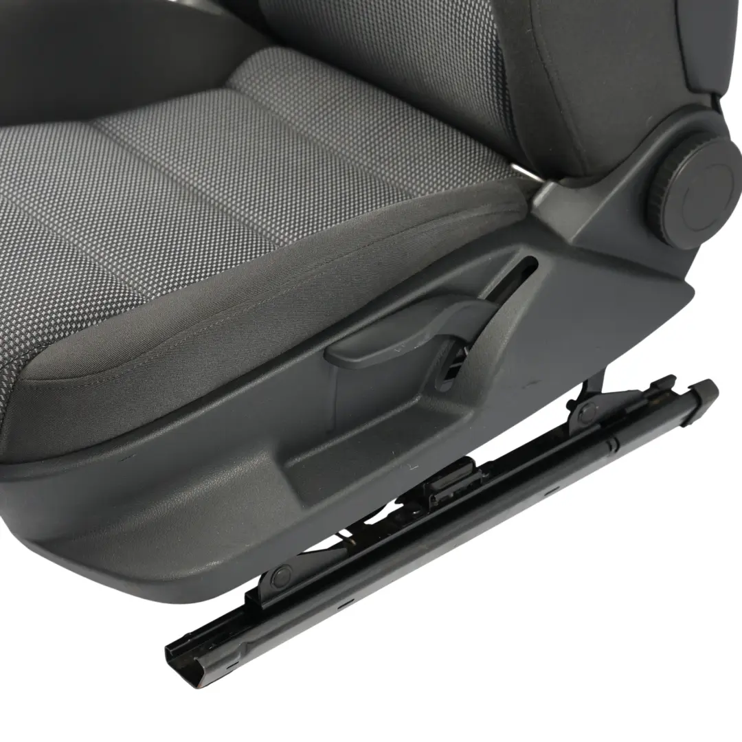 Portes Siège Avant Gauche Tissu Couleur Argent pour Audi A3 8P 5 à propos du numéro de pièce 8P0881805CJ Audi A3 8P 5 Portes Siège Avant Gauche Tissu Couleur Argent - SKU 8P0881805CJ-3 - Numéro de pièce 8P0881805CJ