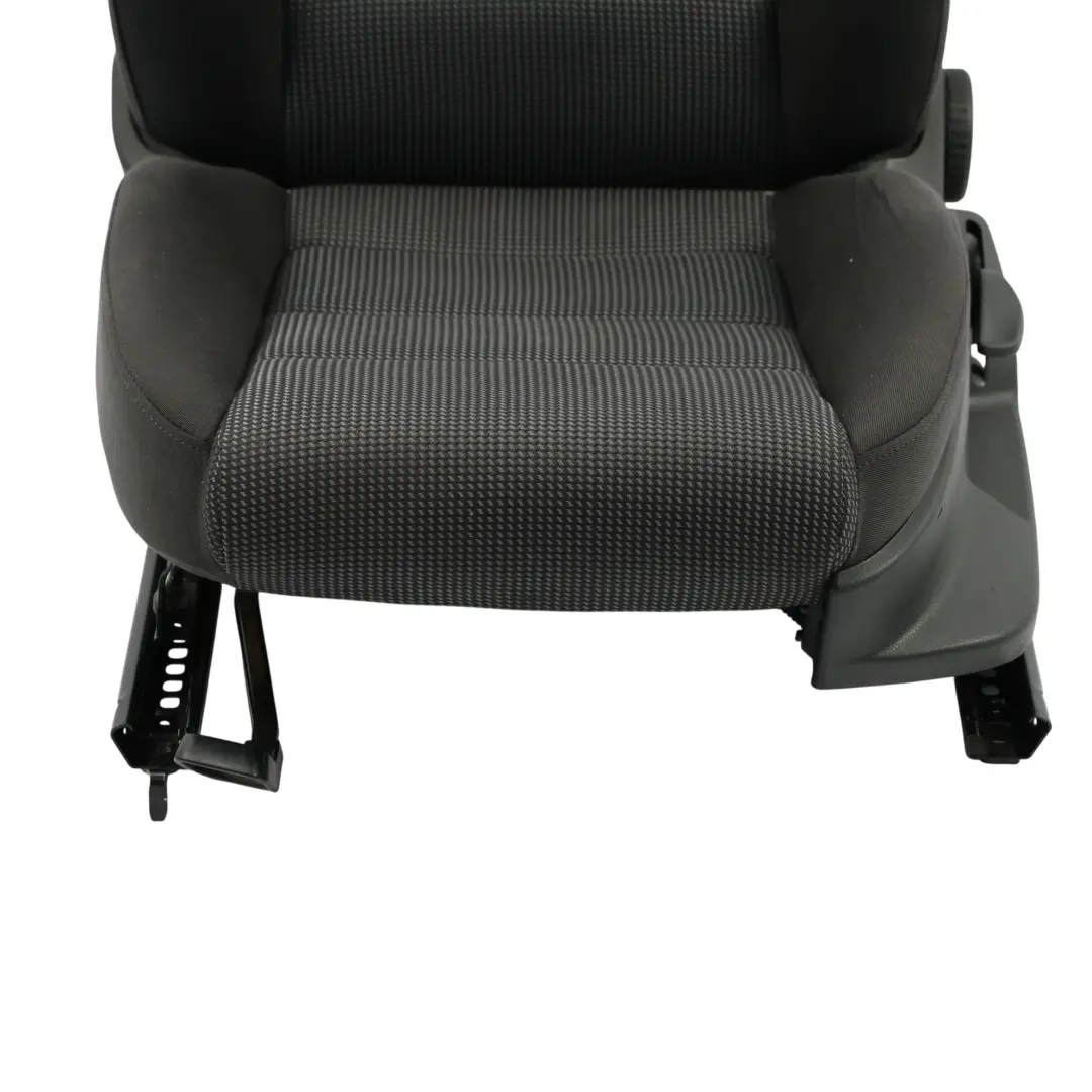 Audi A3 8P 5 Portes Siège Avant Gauche Tissu Couleur Argent - SKU 8P0881805CJ-3 - Numéro de pièce 8P0881805CJ