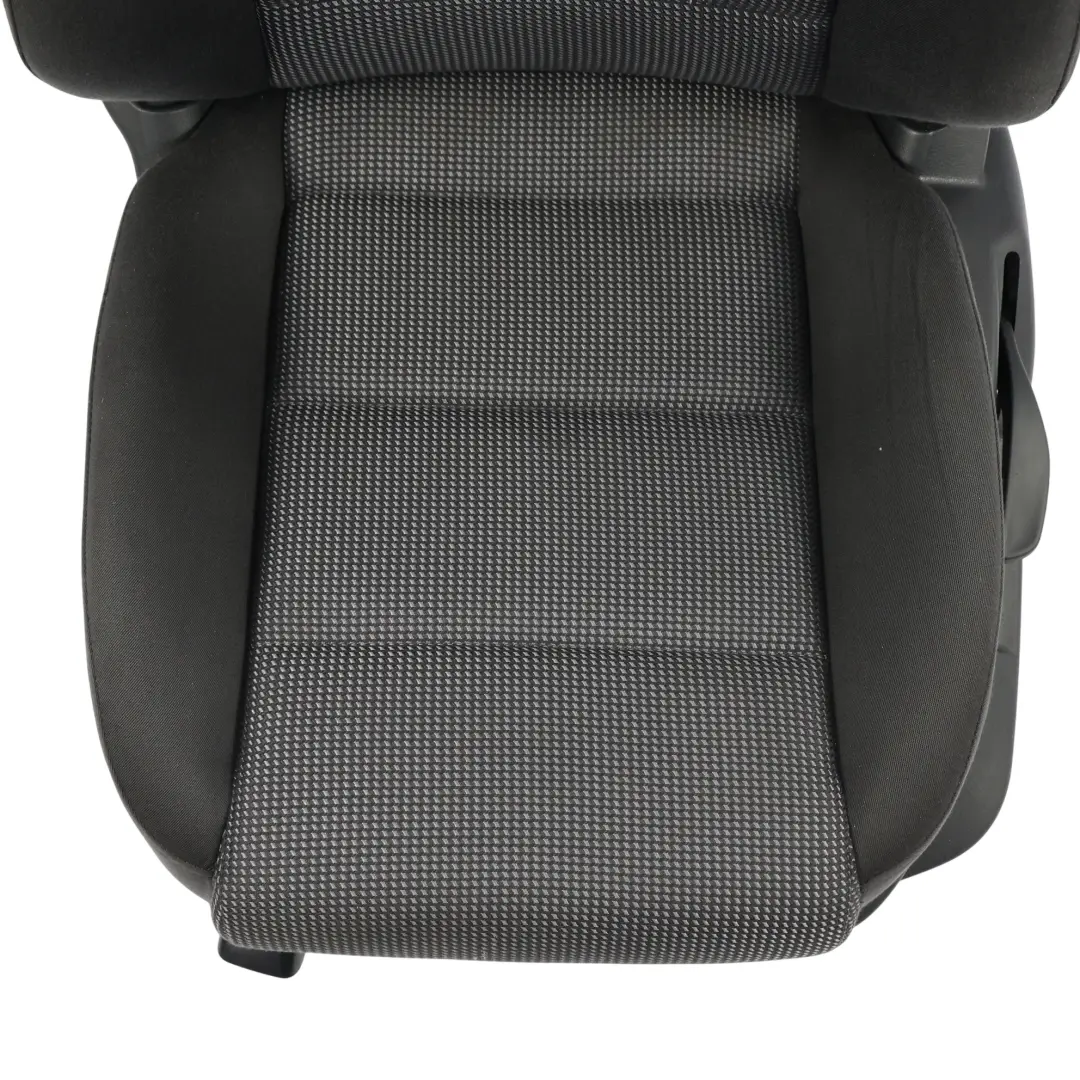 5D Interior Asiento Tela Soul Plata Izquierda para Audi A3 8P con número de pieza 8P0881805CJ Audi A3 8P 5D Interior Asiento Tela Soul Plata Izquierda - SKU 8P0881805CJ-3 - Número de pieza 8P0881805CJ