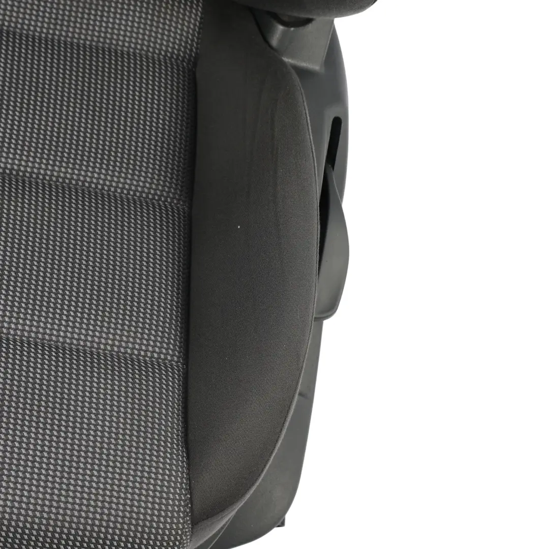 Portes Siège Avant Gauche Tissu Couleur Argent pour Audi A3 8P 5 à propos du numéro de pièce 8P0881805CJ Audi A3 8P 5 Portes Siège Avant Gauche Tissu Couleur Argent - SKU 8P0881805CJ-3 - Numéro de pièce 8P0881805CJ