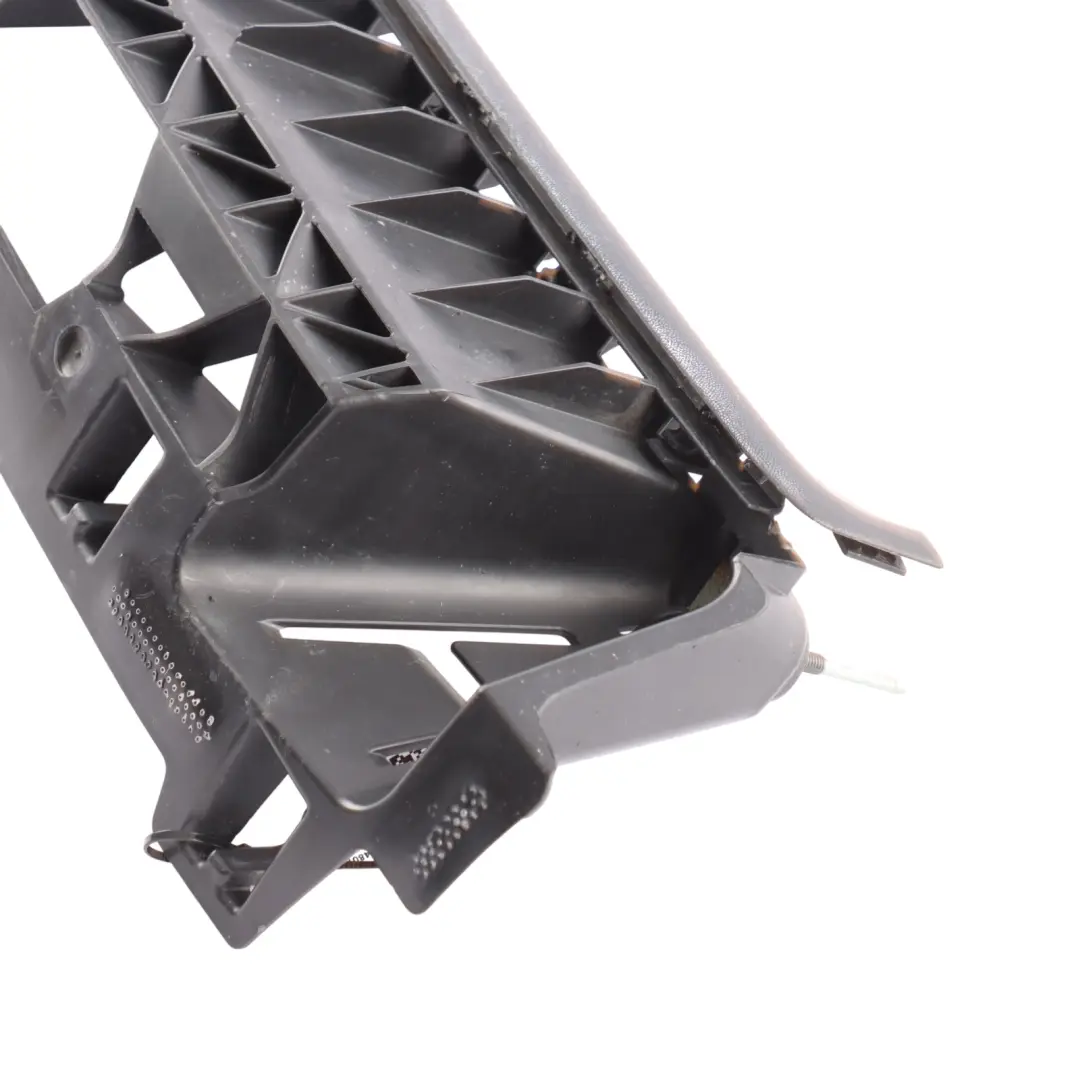 Soporte Montaje Paragolpes Trasero Central para Audi A3 8P con número de pieza 8P4807421 Audi A3 8P Soporte Montaje Paragolpes Trasero Central - SKU 8P4807421 - Número de pieza 8P4807421