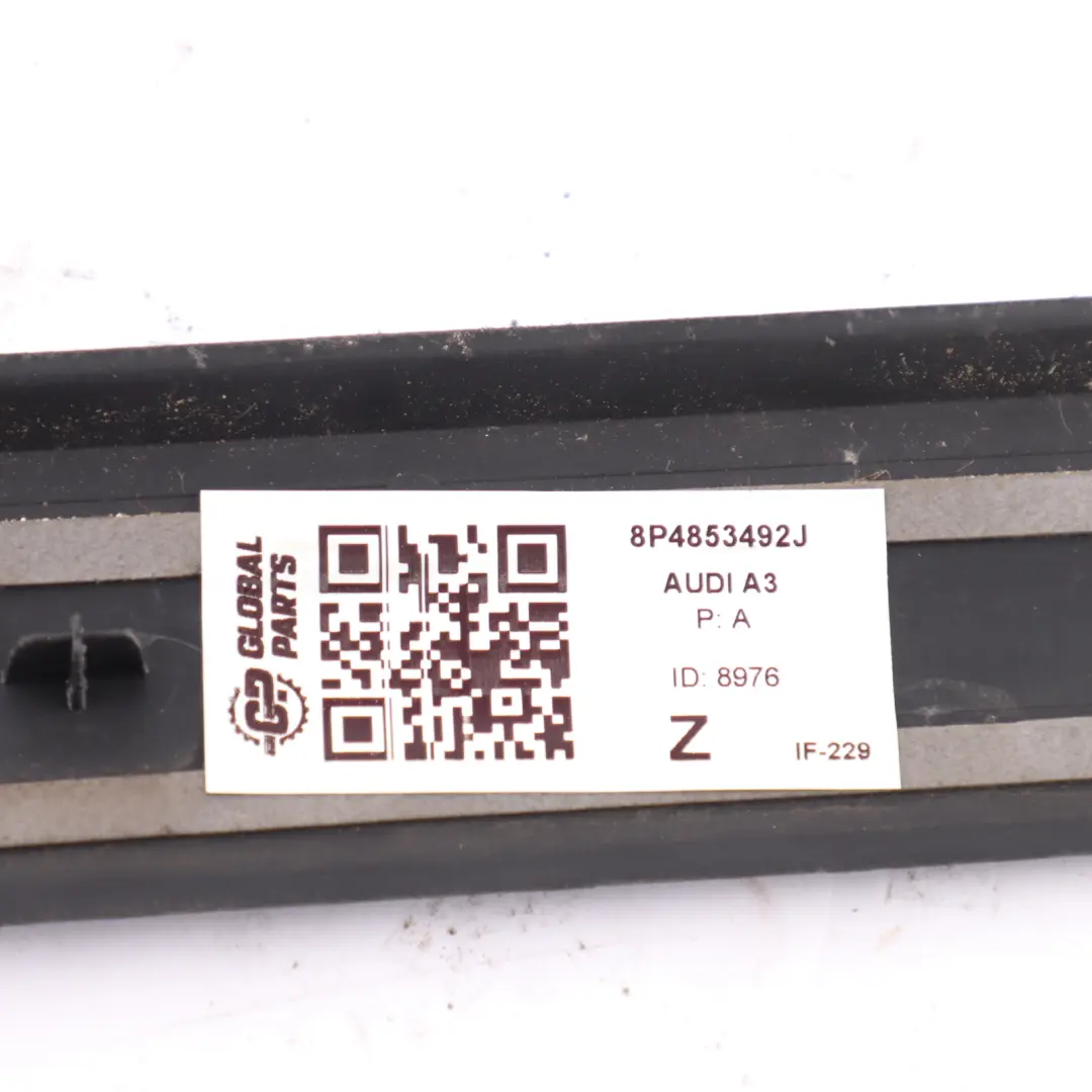 Listwa Progowa Osłona Prawa do Audi A3 S3 8P o numerze 8P4853492J Audi A3 S3 8P Listwa Progowa Osłona Prawa - SKU 8P4853492J - Numer Części 8P4853492J