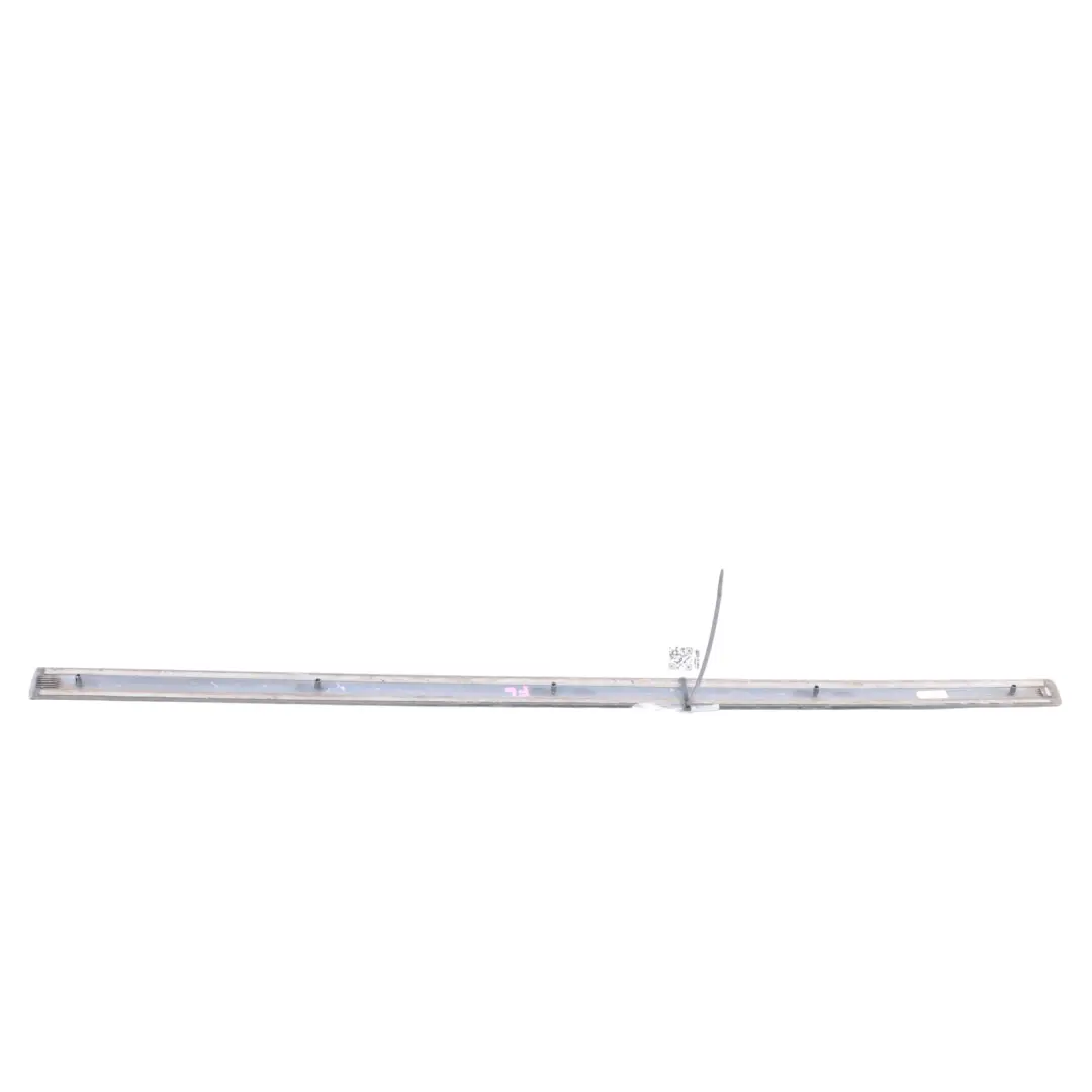 Moldura Puerta Delantera Izquierda Negro Brillante Metalizado para Audi A3 con número de pieza 8P4853953A Audi A3 Moldura Puerta Delantera Izquierda Negro Brillante Metalizado - SKU 8P4853953A-BBL - Número de pieza 8P4853953A