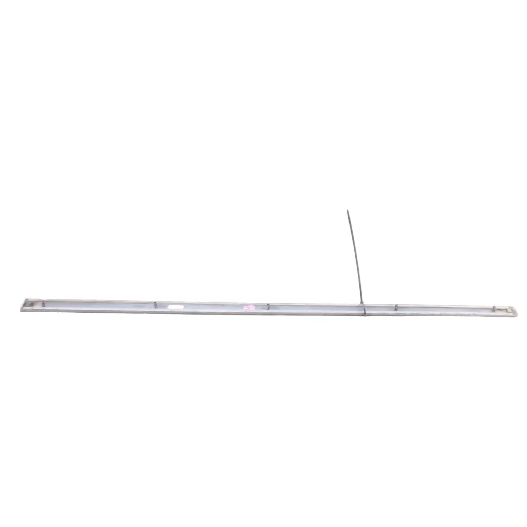 Sportback Listwa Drzwi Przednia Prawa Czarny Metalik do Audi A3 o numerze 8P4853954A Audi A3 Sportback Listwa Drzwi Przednia Prawa Czarny Metalik - SKU 8P4853954A-BBL - Numer Części 8P4853954A