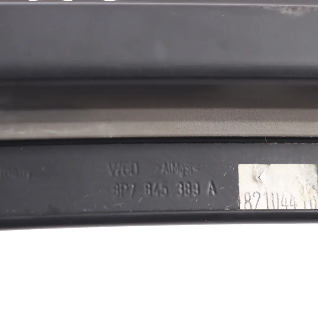 Parabrezza Striscia Superiore Copertura Guida per Audi A3 8P Cabrio con numero di parte 8P7845389A Audi A3 8P Cabrio Parabrezza Striscia Superiore Copertura Guida - SKU 8P7845389A - Numero di parte 8P7845389A