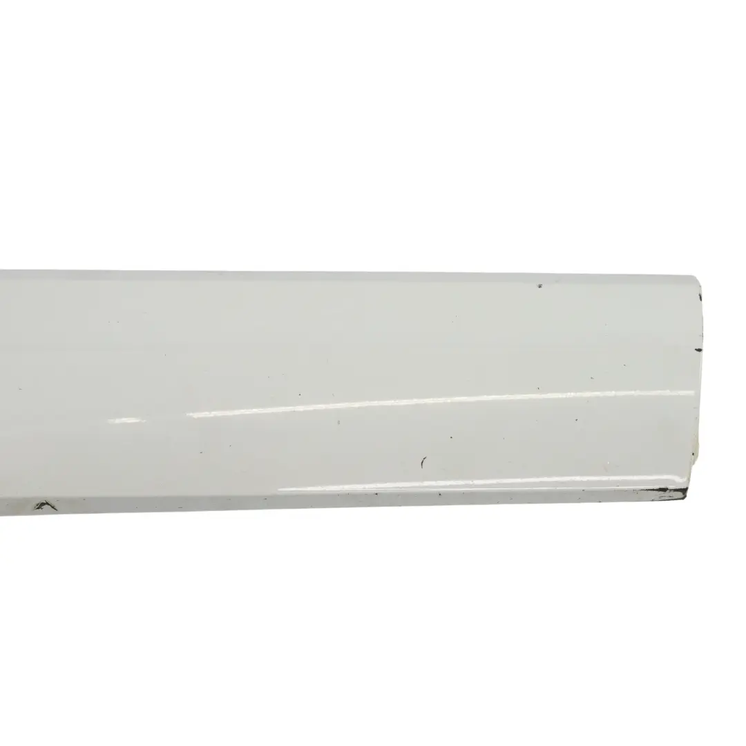 Garniture Inférieure Porte Arrière Droite Blanc Glacier Nacré - S9R pour Audi Q5 8R à propos du numéro de pièce 8R0853970B Audi Q5 8R Garniture Inférieure Porte Arrière Droite Blanc Glacier Nacré - S9R - SKU 8R0853970B-MGW - Numéro de pièce 8R0853970B