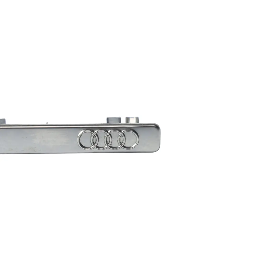 Audi A5 8T Cruscotto Interno Storage Audi Emblema Distintivo Argento - SKU 8T0853191B - Numero di parte 8T0853191B