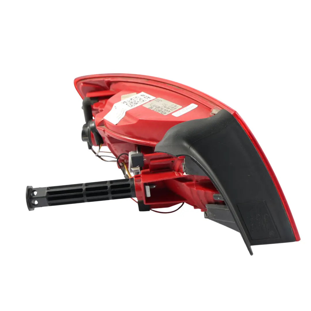 Audi A5 8T Lampa Tylna Tylna Zewnętrzna Boczna Błotnik LED Prawa - SKU 8T0945096E - Numer Części 8T0945096E