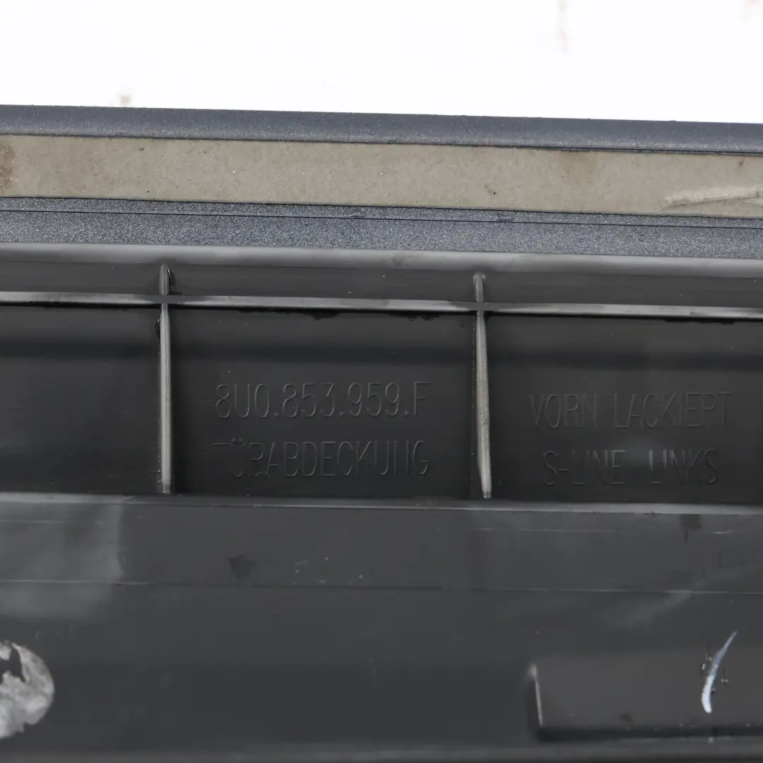 Moldura De Puerta Tira Delantera Izquierda Daytona Grey Pearl - Z7S para Audi Q3 8U con número de pieza 8U0853959F Audi Q3 8U Moldura De Puerta Tira Delantera Izquierda Daytona Grey Pearl - Z7S - SKU 8U0853959F-DGR1 - Número de pieza 8U0853959F