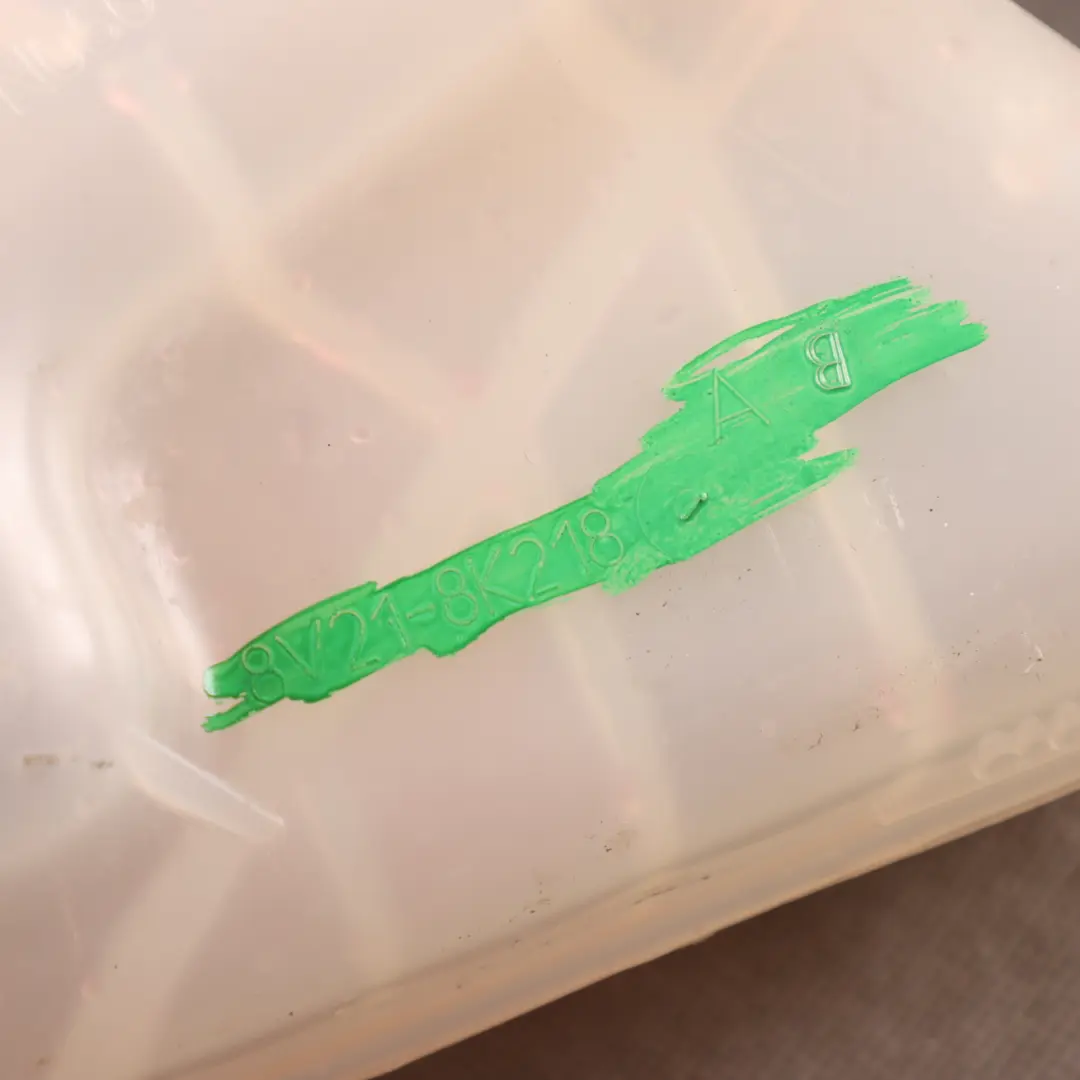 Vase D'Expansion Du Liquide De Refroidissement pour Ford Fiesta Mk7 à propos du numéro de pièce 8V21-8K218-AB Ford Fiesta Mk7 Vase D'Expansion Du Liquide De Refroidissement - SKU 8V21-8K218-AB - Numéro de pièce 8V21-8K218-AB