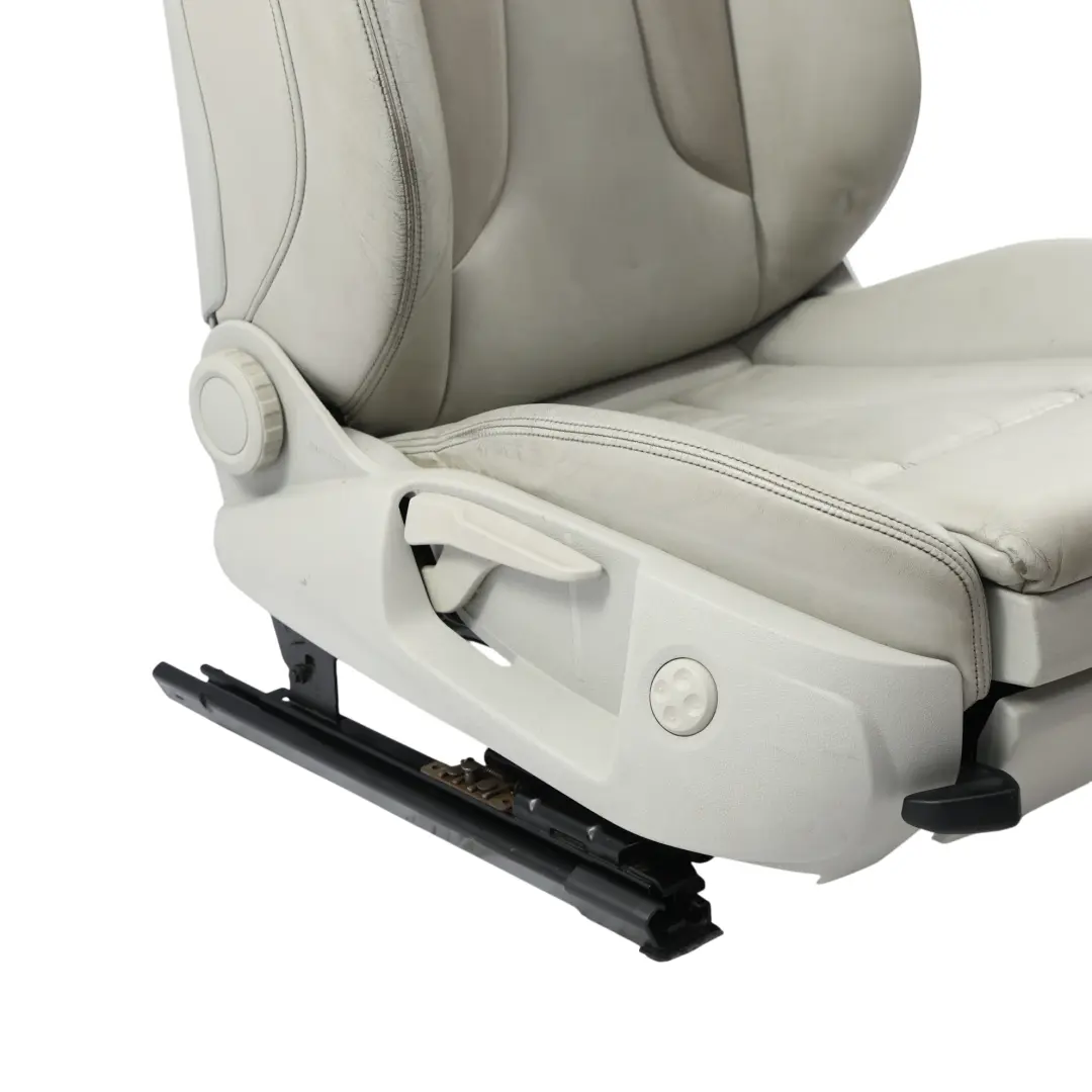 Sedile Anteriore Sportivo Riscaldato Grigio Agata Destro per Audi S3 8V con numero di parte 8V4881806M Audi S3 8V Sedile Anteriore Sportivo Riscaldato Grigio Agata Destro - SKU 8V4881806M - Numero di parte 8V4881806M