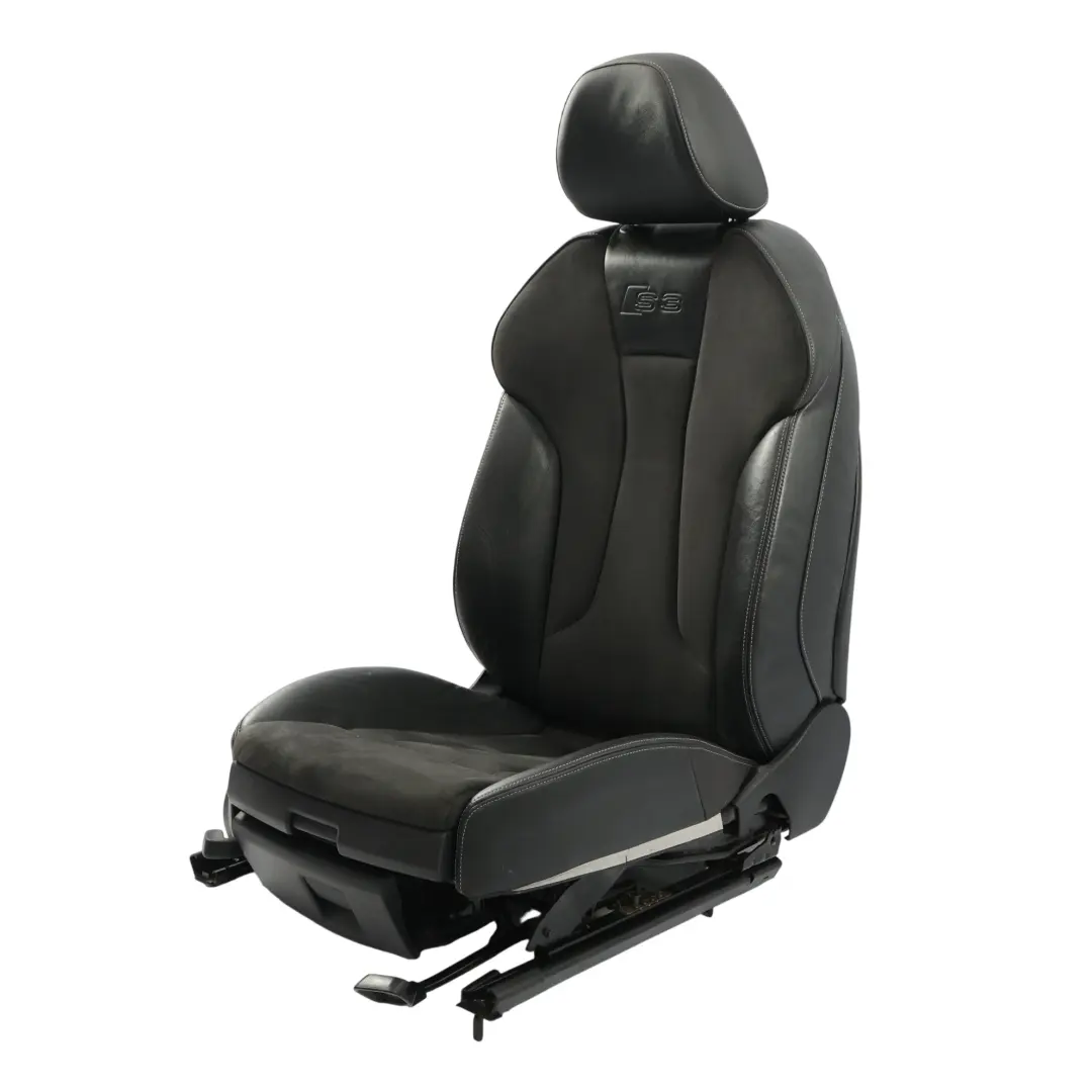 Przedni Fotel Sport Grzany Skóra Alcantara Soul Czarny Prawy do Audi S3 8V o numerze 8V4881806Q Audi S3 8V Przedni Fotel Sport Grzany Skóra Alcantara Soul Czarny Prawy - SKU 8V4881806Q-1 - Numer Części 8V4881806Q