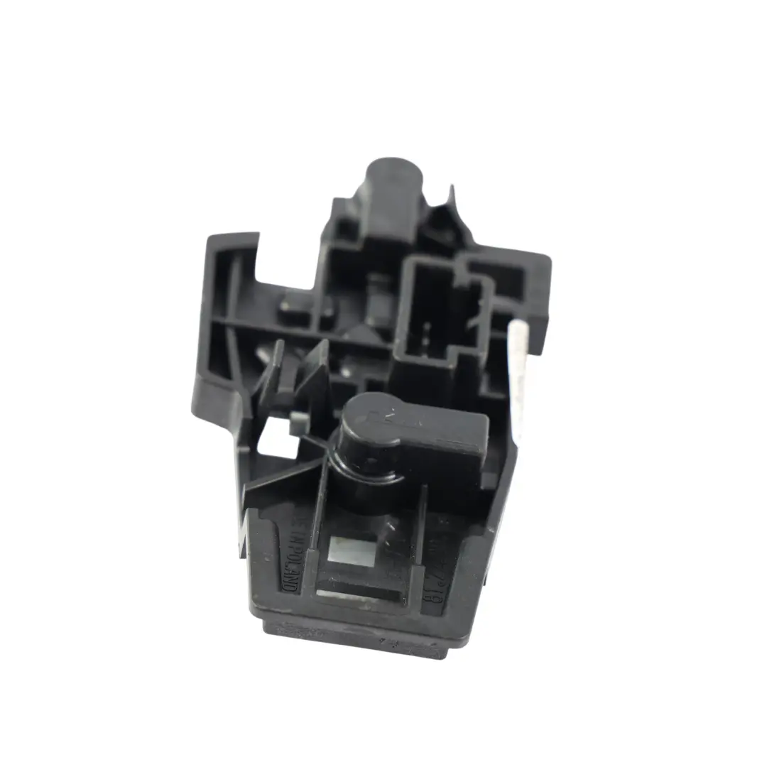 Tail Light Lamp Bulb Socket Carrier Bracket Right O/S to Audi A3 8V Rear with Part number 8V5945258B Audi A3 8V Rear Tail Light Lamp Bulb Socket Carrier Bracket Right O/S - SKU 8V5945258B - Part number 8V5945258B