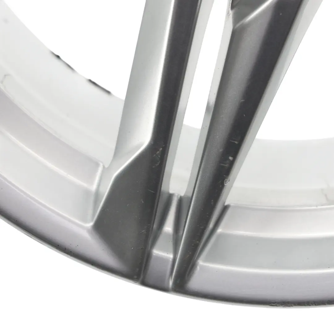 Audi A4 B9 Silberne Leichtmetallfelge 18" 8J ET:40 Doppelsternspeiche - SKU 8W0601025R-1 - Teilenummer 8W0601025R
