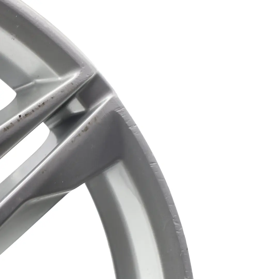 Audi A4 B9 Silberne Leichtmetallfelge 18" 8J ET:40 Doppelsternspeiche - SKU 8W0601025R-1 - Teilenummer 8W0601025R