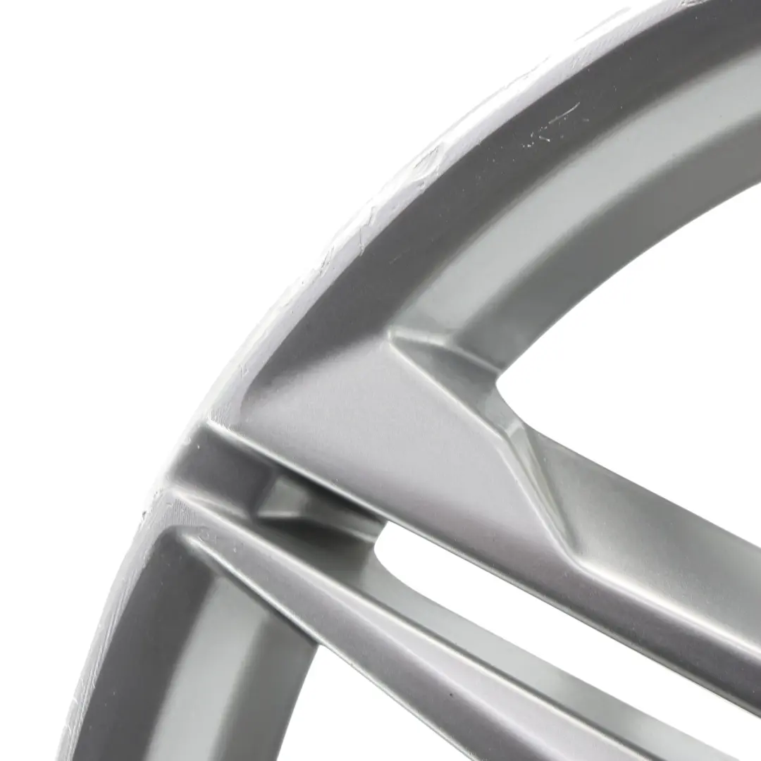 Audi A4 B9 Silberne Leichtmetallfelge 18" 8J ET:40 Doppelsternspeiche - SKU 8W0601025R-2 - Teilenummer 8W0601025R